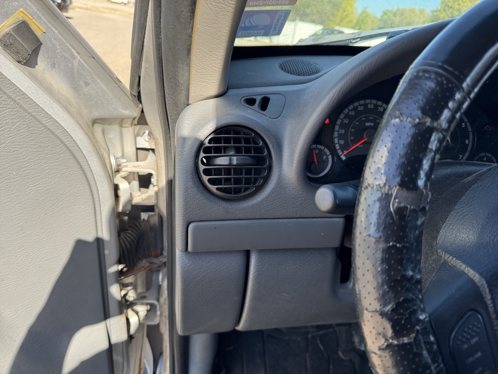 2005 jeep liberty sport-4wd with 175646 miles for sale near Elk River, Minnesota 106643_37_left_of_steering_wheel.jpg
