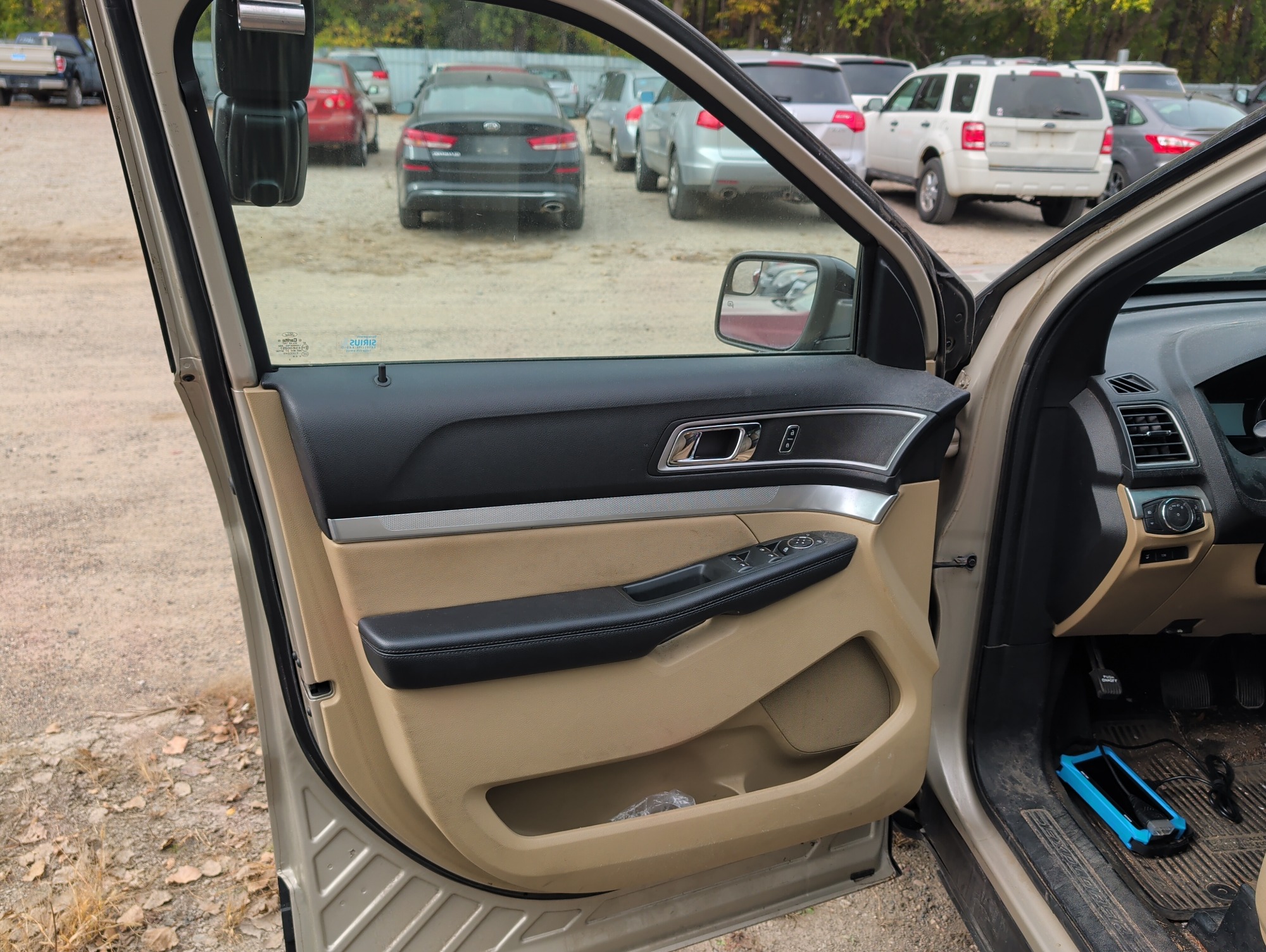 2017 ford explorer xlt-4wd with 270085 miles for sale near Elk River, Minnesota 106644_23_driver_door_panel.jpg