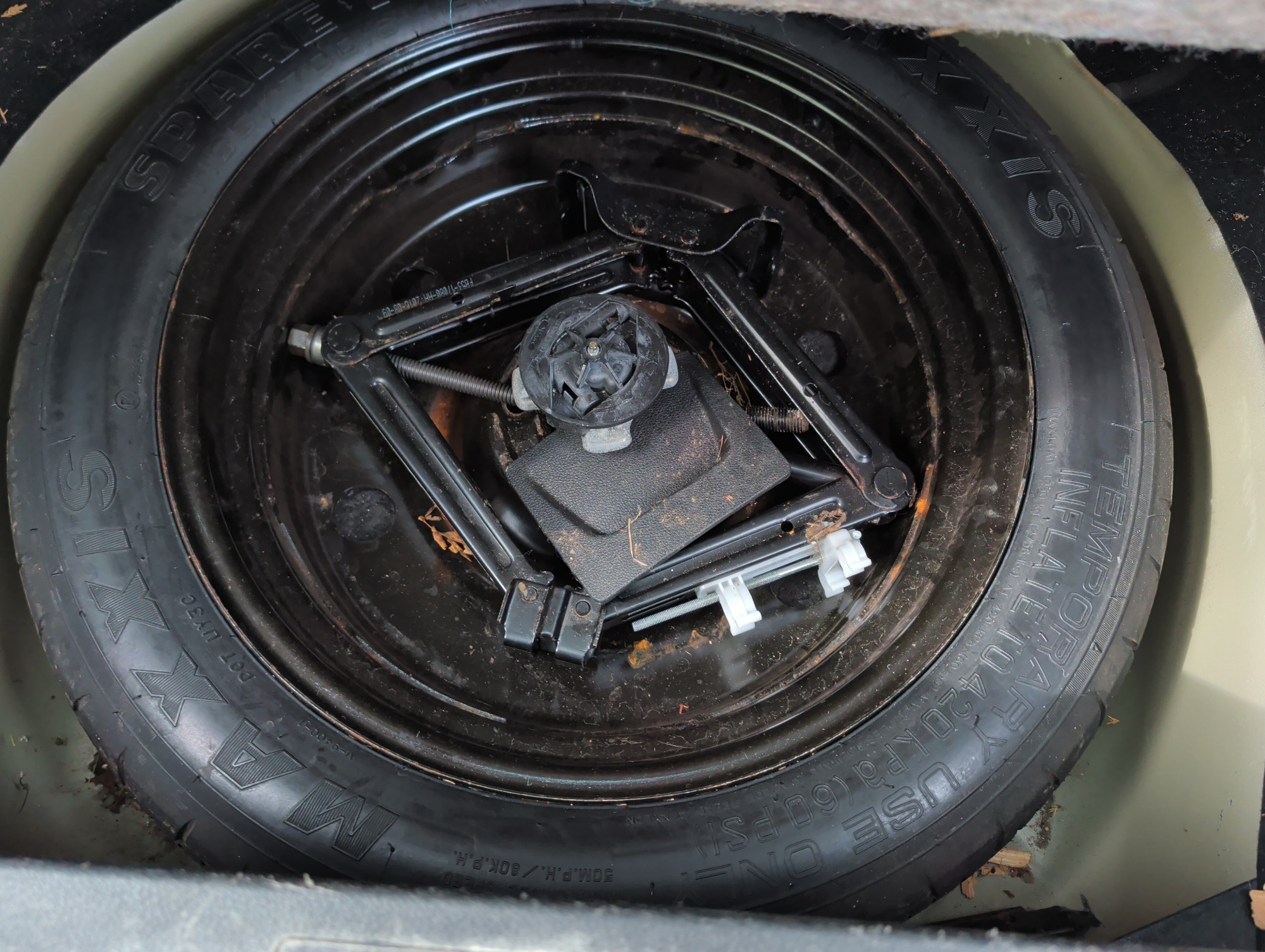 2017 ford explorer xlt-4wd with 270085 miles for sale near Elk River, Minnesota 106644_27_spare_tire.jpg