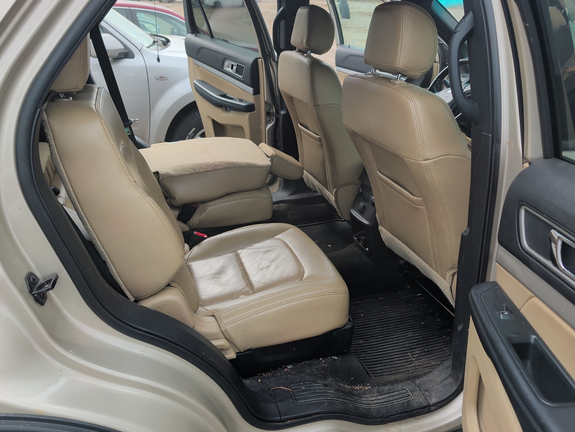 2017 ford explorer xlt-4wd with 270085 miles for sale near Elk River, Minnesota 106644_28_pass_rear_seat.jpg