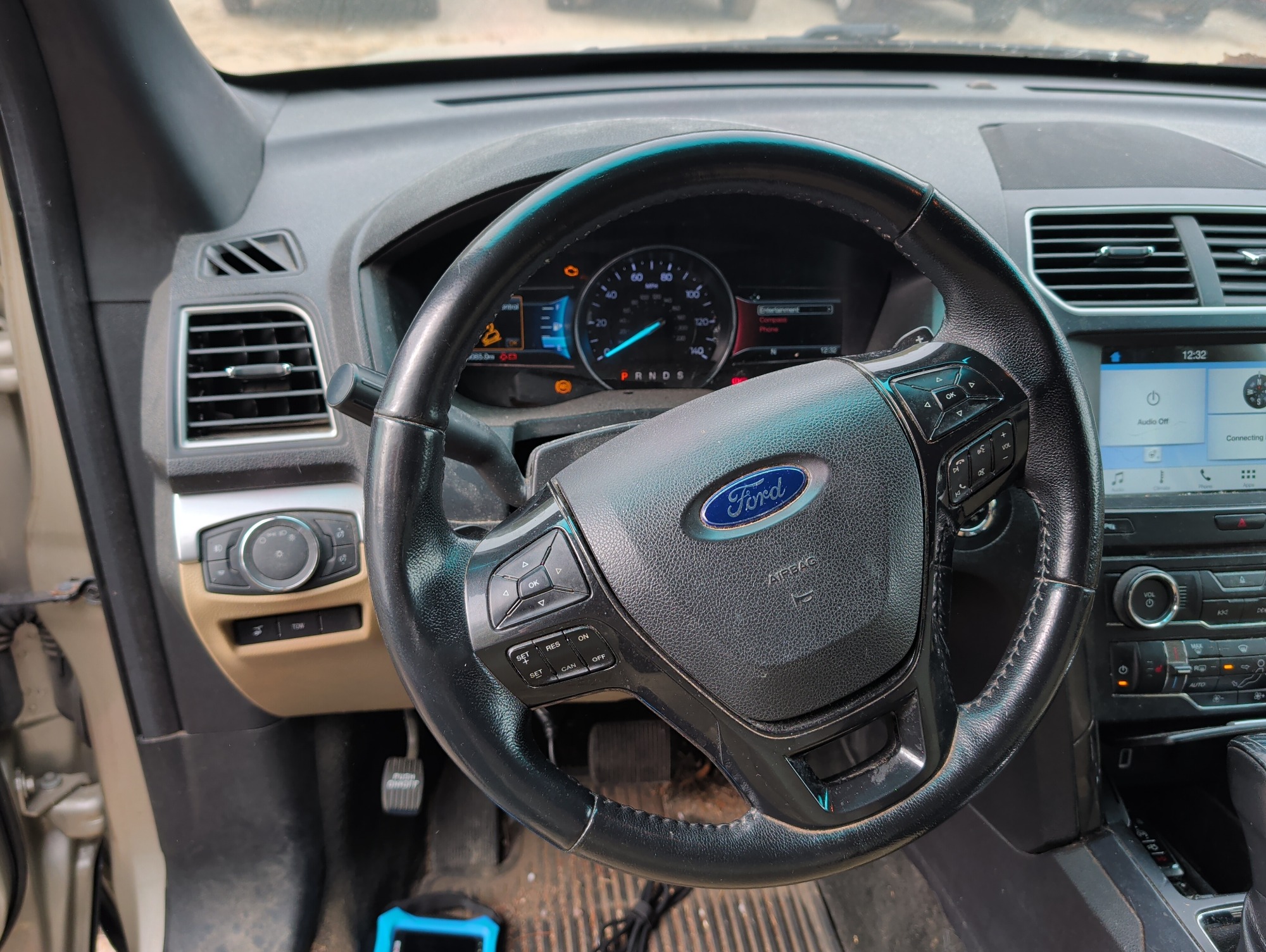 2017 ford explorer xlt-4wd with 270085 miles for sale near Elk River, Minnesota 106644_36_steering_wheel.jpg