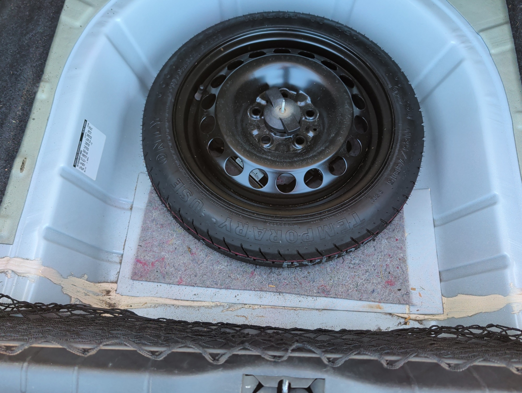 2004 chevrolet malibu lt with 68012 miles for sale near Elk River, Minnesota 106645_27_spare_tire.jpg