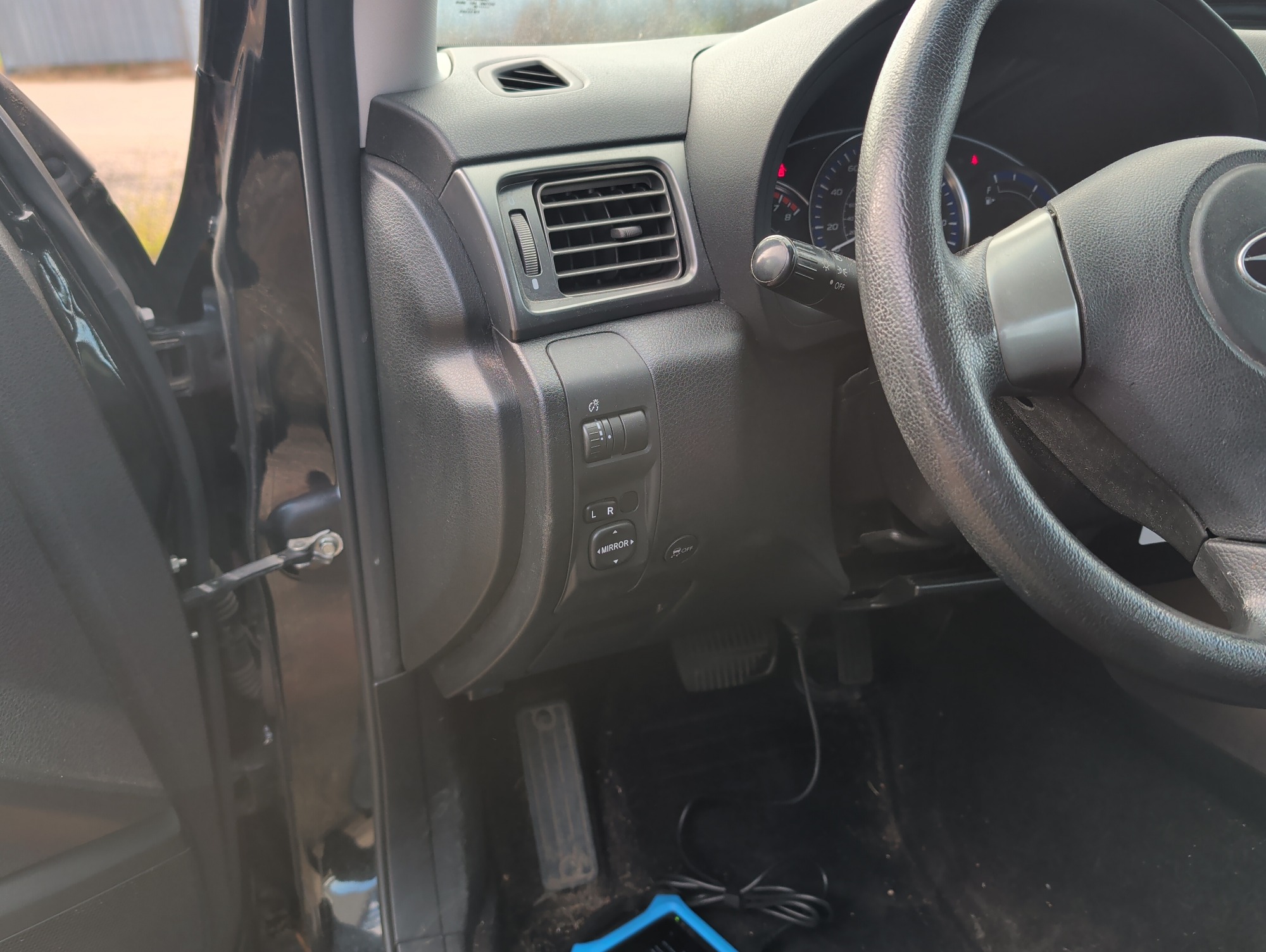 2011 subaru forester 2.5x-touring with 158569 miles for sale near Elk River, Minnesota 106647_37_left_of_steering_wheel.jpg