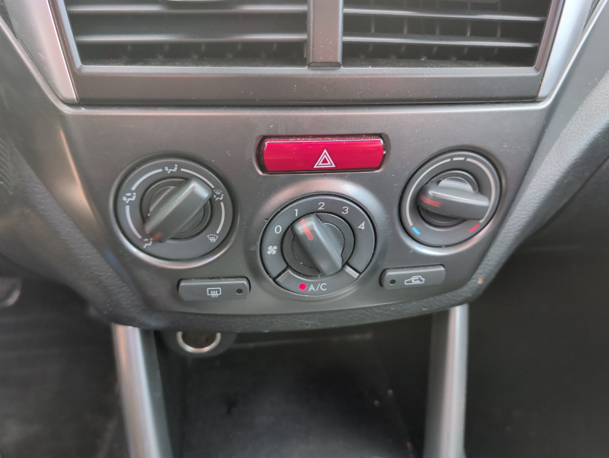 2011 subaru forester 2.5x-touring with 158569 miles for sale near Elk River, Minnesota 106647_40_climate_control.jpg
