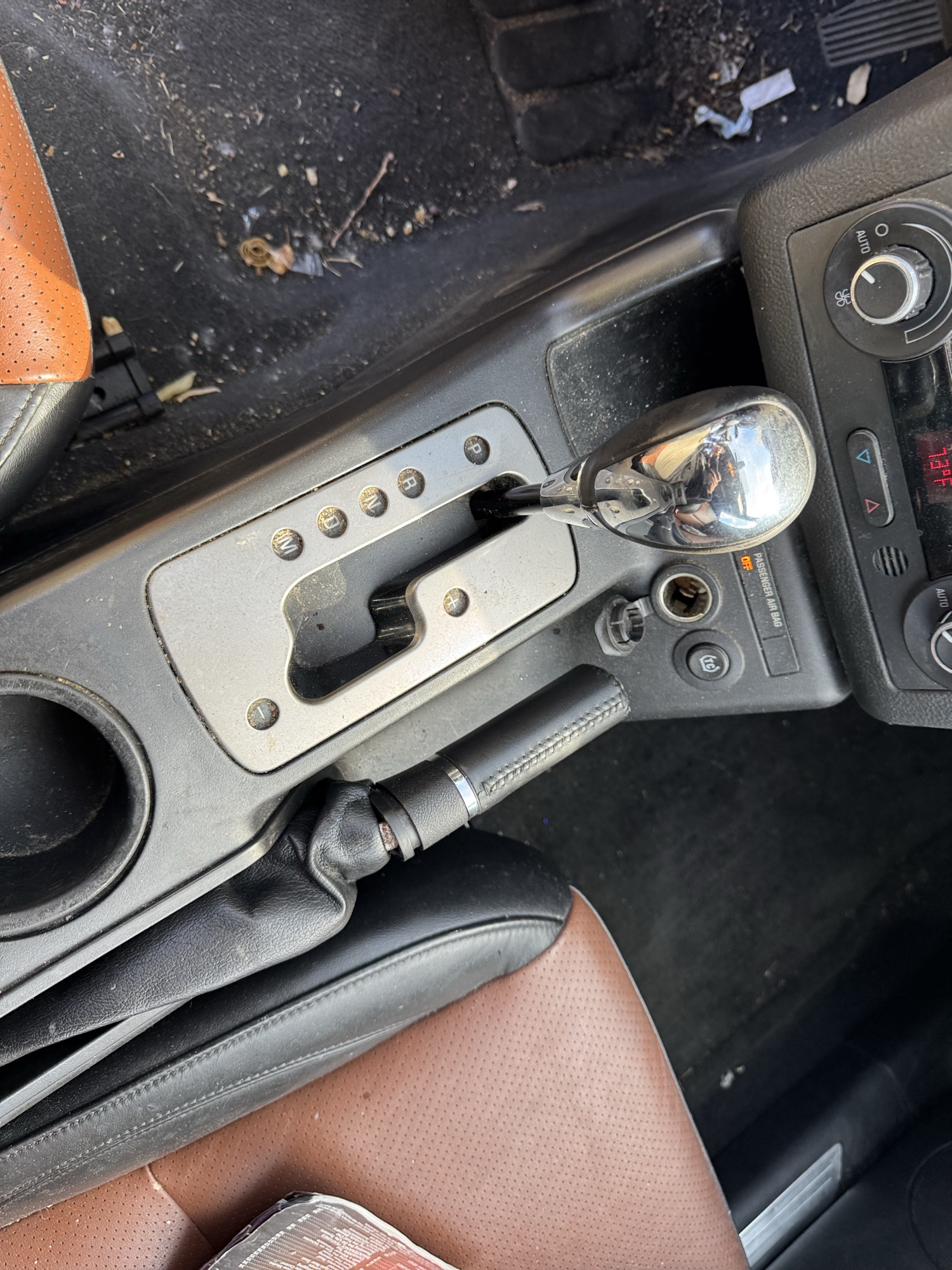 2007 pontiac g6 gt-convertible with 137159 miles for sale near Elk River, Minnesota 106649_41_shifter.jpg