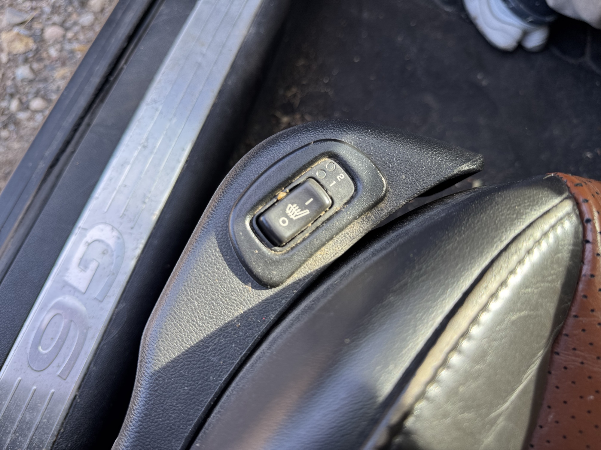 2007 pontiac g6 gt-convertible with 137159 miles for sale near Elk River, Minnesota 106649_42_heated_seat_switches.jpg