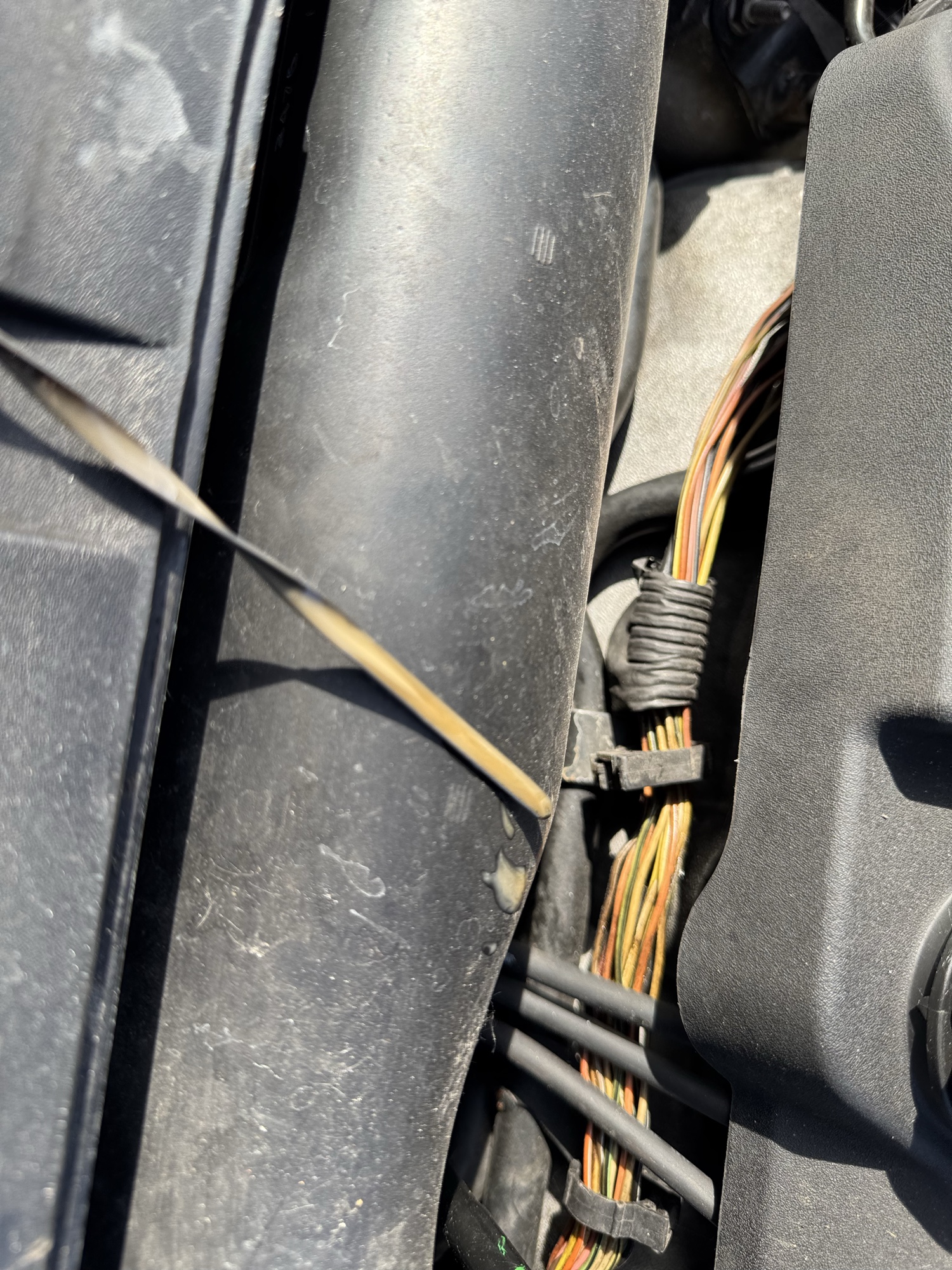 2007 pontiac g6 gt-convertible with 137159 miles for sale near Elk River, Minnesota 106649_50_oil_dipstick.jpg