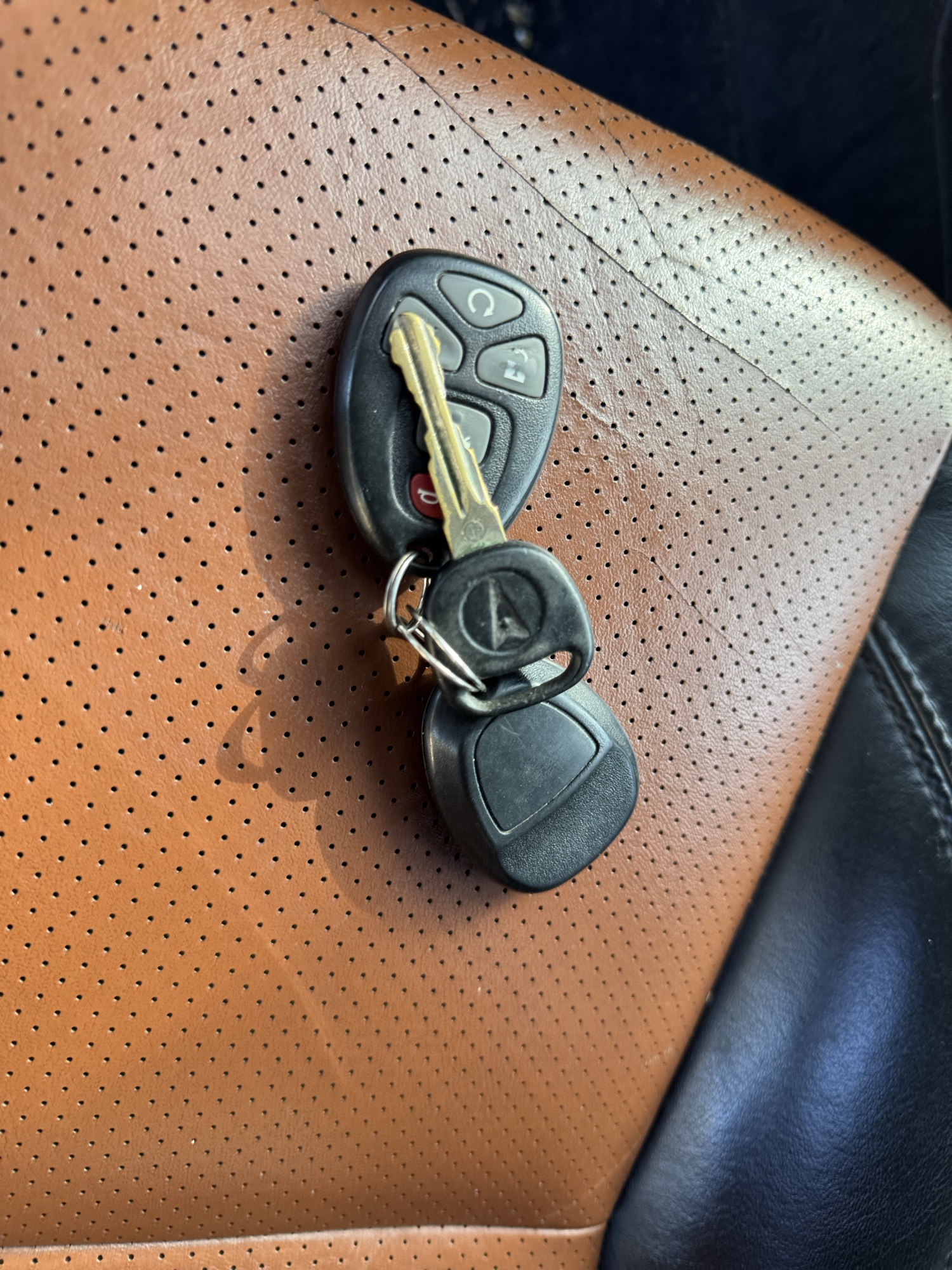 2007 pontiac g6 gt-convertible with 137159 miles for sale near Elk River, Minnesota 106649_51_keys.jpg