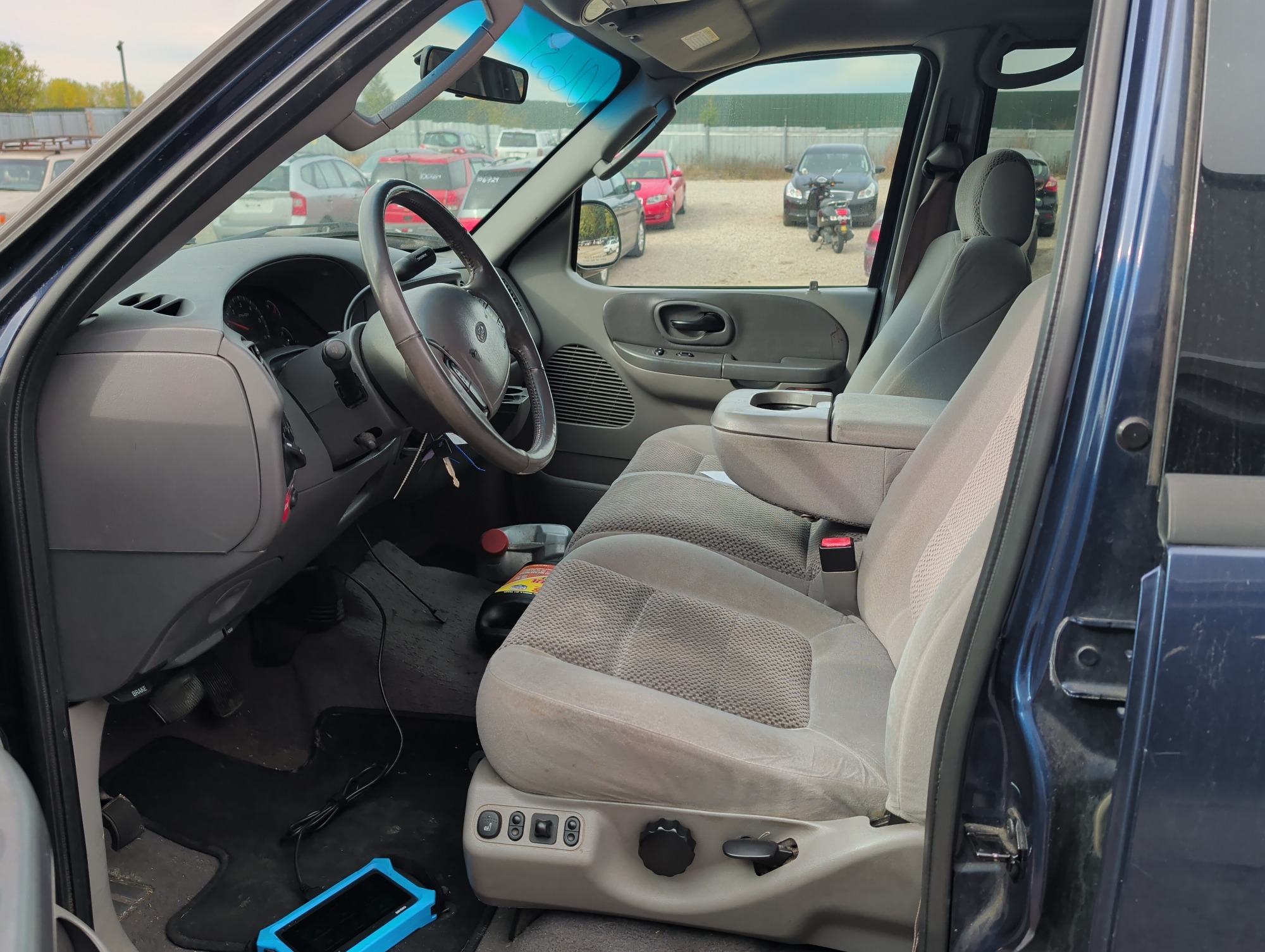 2002 ford f-150 xlt-supercrew-short-bed-4wd with 370405 miles for sale near Elk River, Minnesota 106651_22_driver_seat.jpg