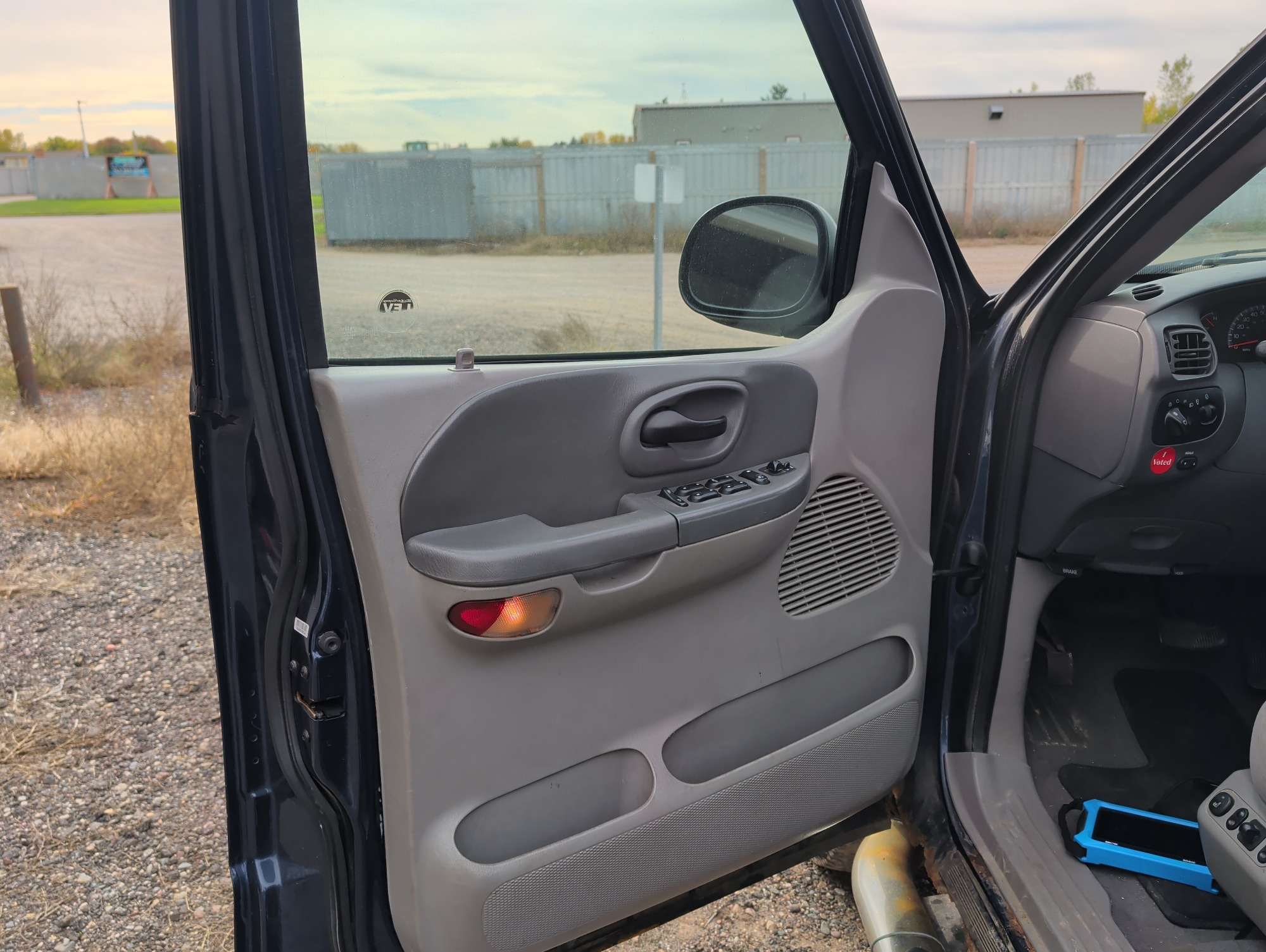 2002 ford f-150 xlt-supercrew-short-bed-4wd with 370405 miles for sale near Elk River, Minnesota 106651_23_driver_door_panel.jpg