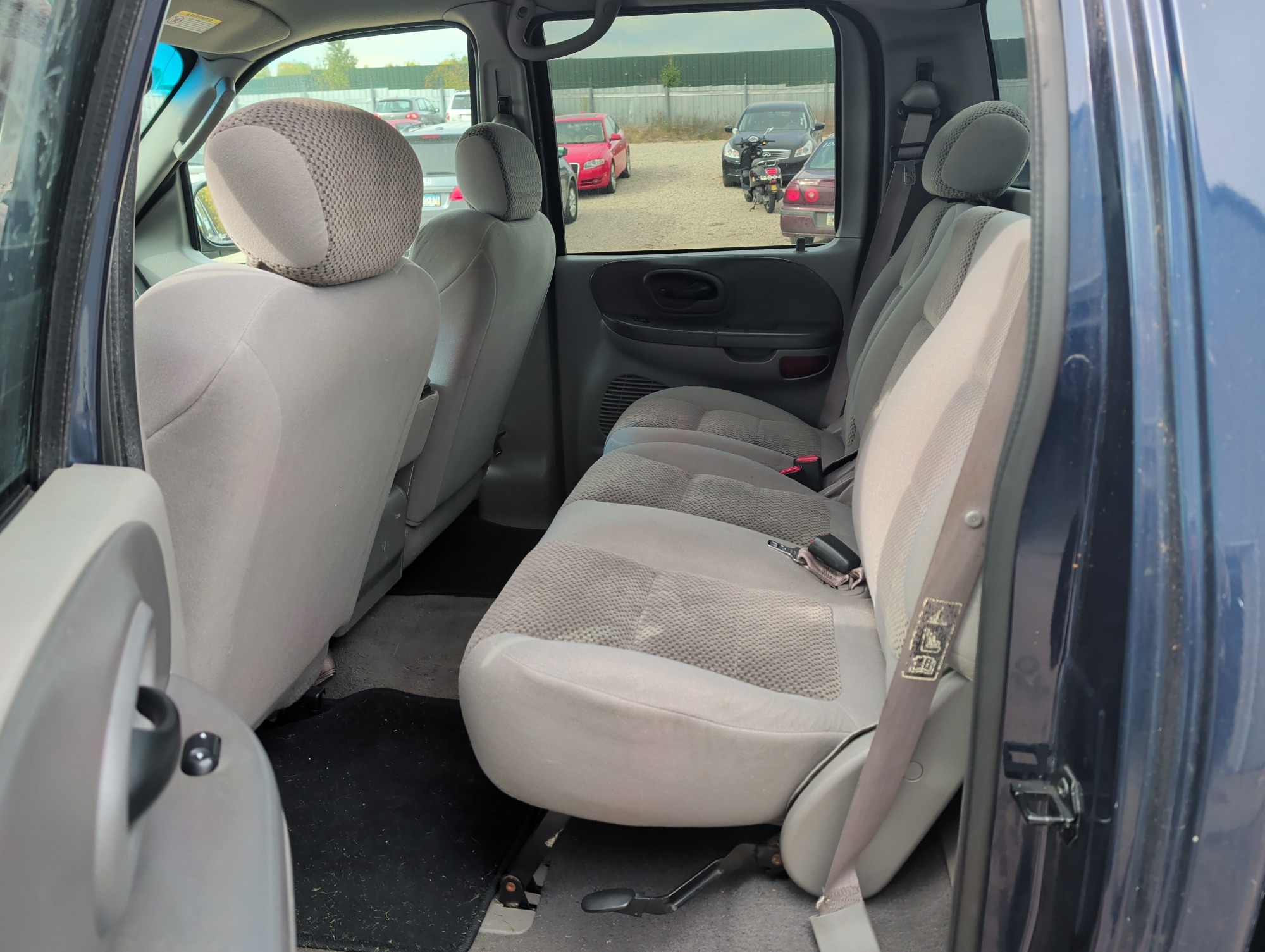 2002 ford f-150 xlt-supercrew-short-bed-4wd with 370405 miles for sale near Elk River, Minnesota 106651_24_drv_rear_seat.jpg