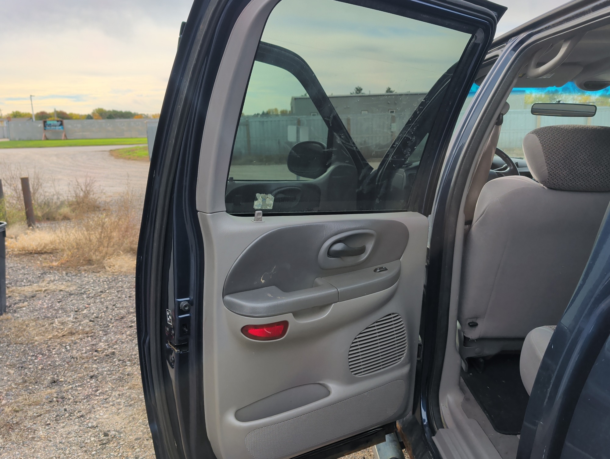 2002 ford f-150 xlt-supercrew-short-bed-4wd with 370405 miles for sale near Elk River, Minnesota 106651_25_drv_rear_door_panel.jpg