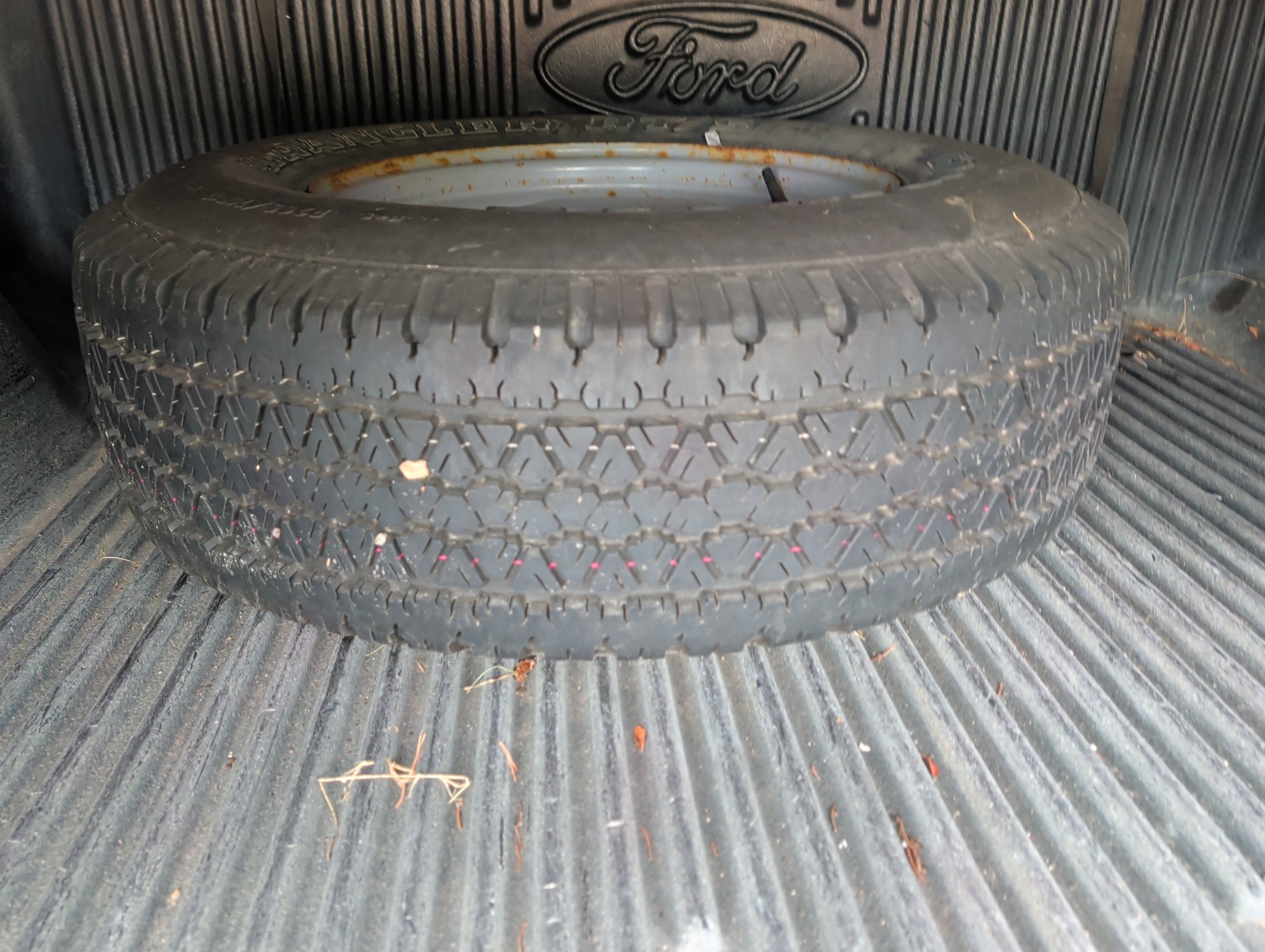 2002 ford f-150 xlt-supercrew-short-bed-4wd with 370405 miles for sale near Elk River, Minnesota 106651_27_spare_tire.jpg