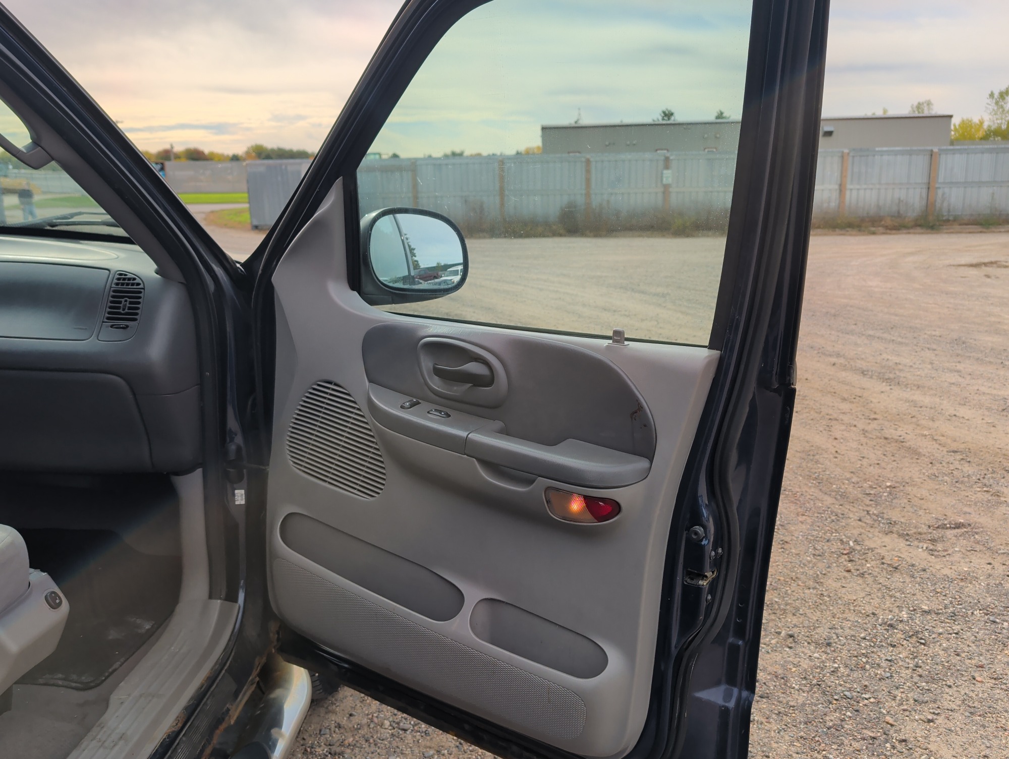 2002 ford f-150 xlt-supercrew-short-bed-4wd with 370405 miles for sale near Elk River, Minnesota 106651_32_passenger_door_panel.jpg