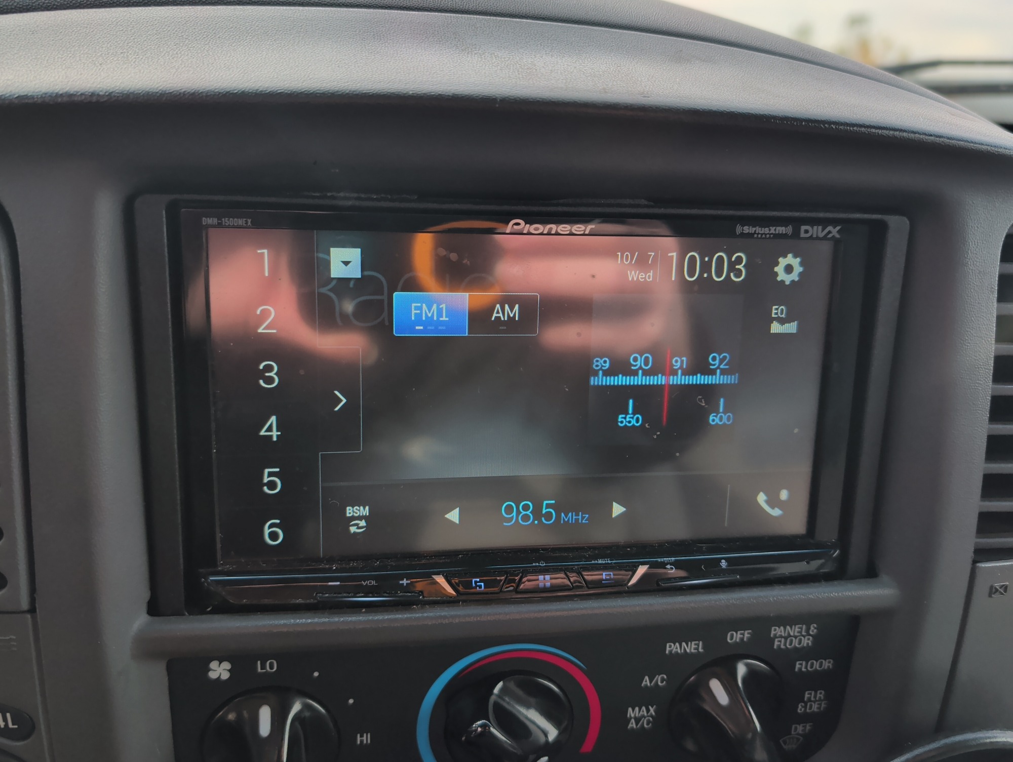 2002 ford f-150 xlt-supercrew-short-bed-4wd with 370405 miles for sale near Elk River, Minnesota 106651_39_radio_closeup.jpg
