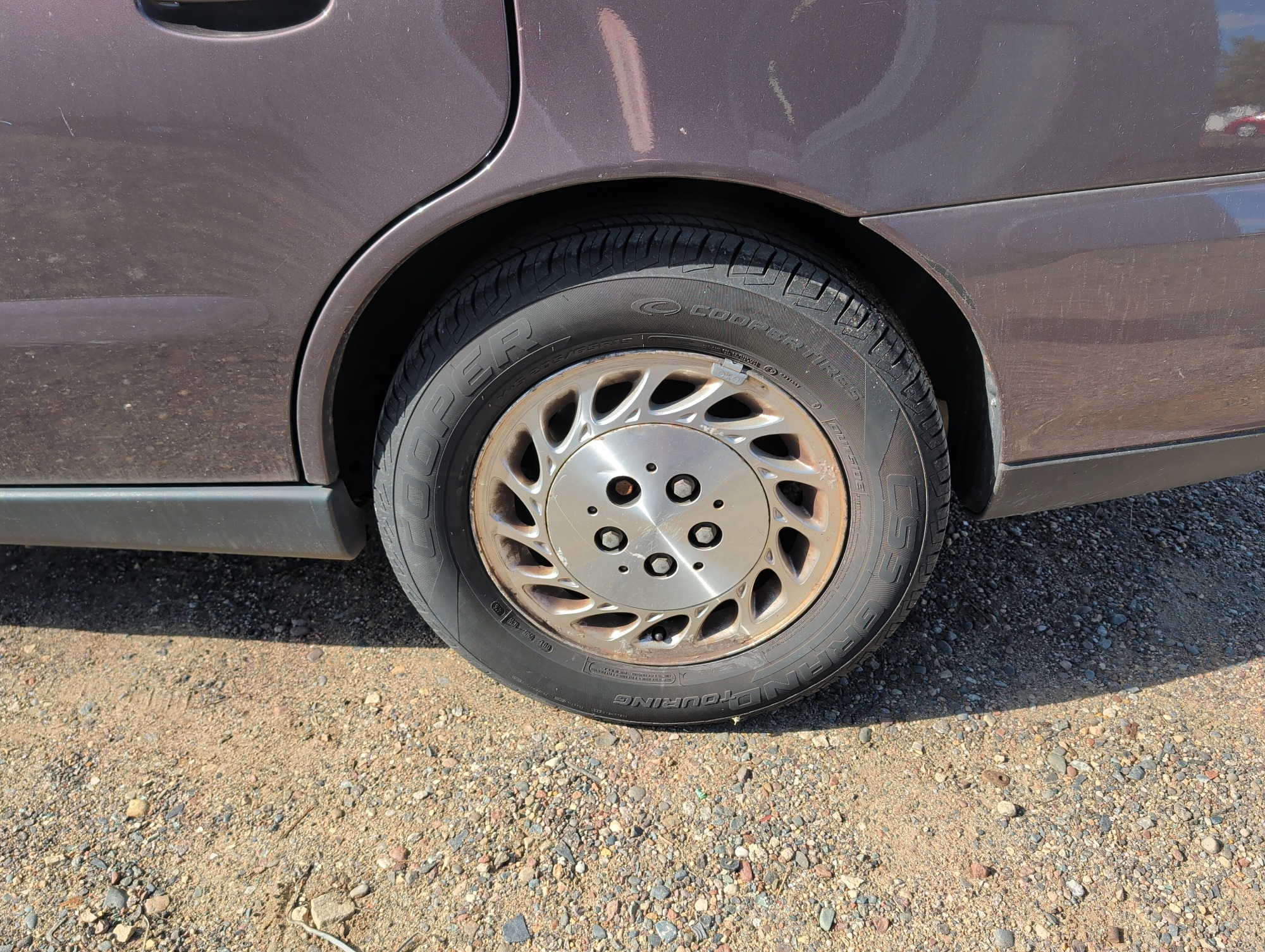 2000 saturn ls ls2 with 145375 miles for sale near Elk River, Minnesota 106652_13_rear_drv_wheel.jpg