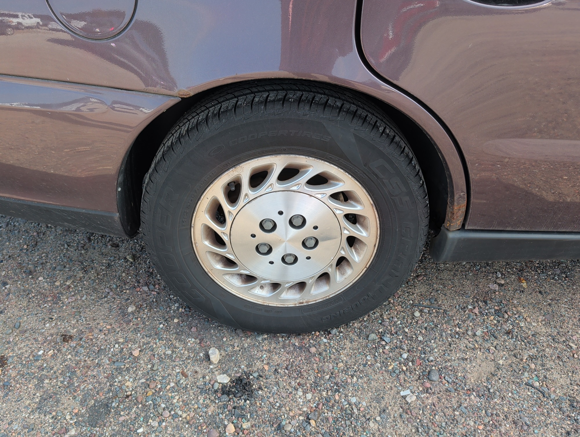 2000 saturn ls ls2 with 145375 miles for sale near Elk River, Minnesota 106652_14_rear_pass_wheel.jpg