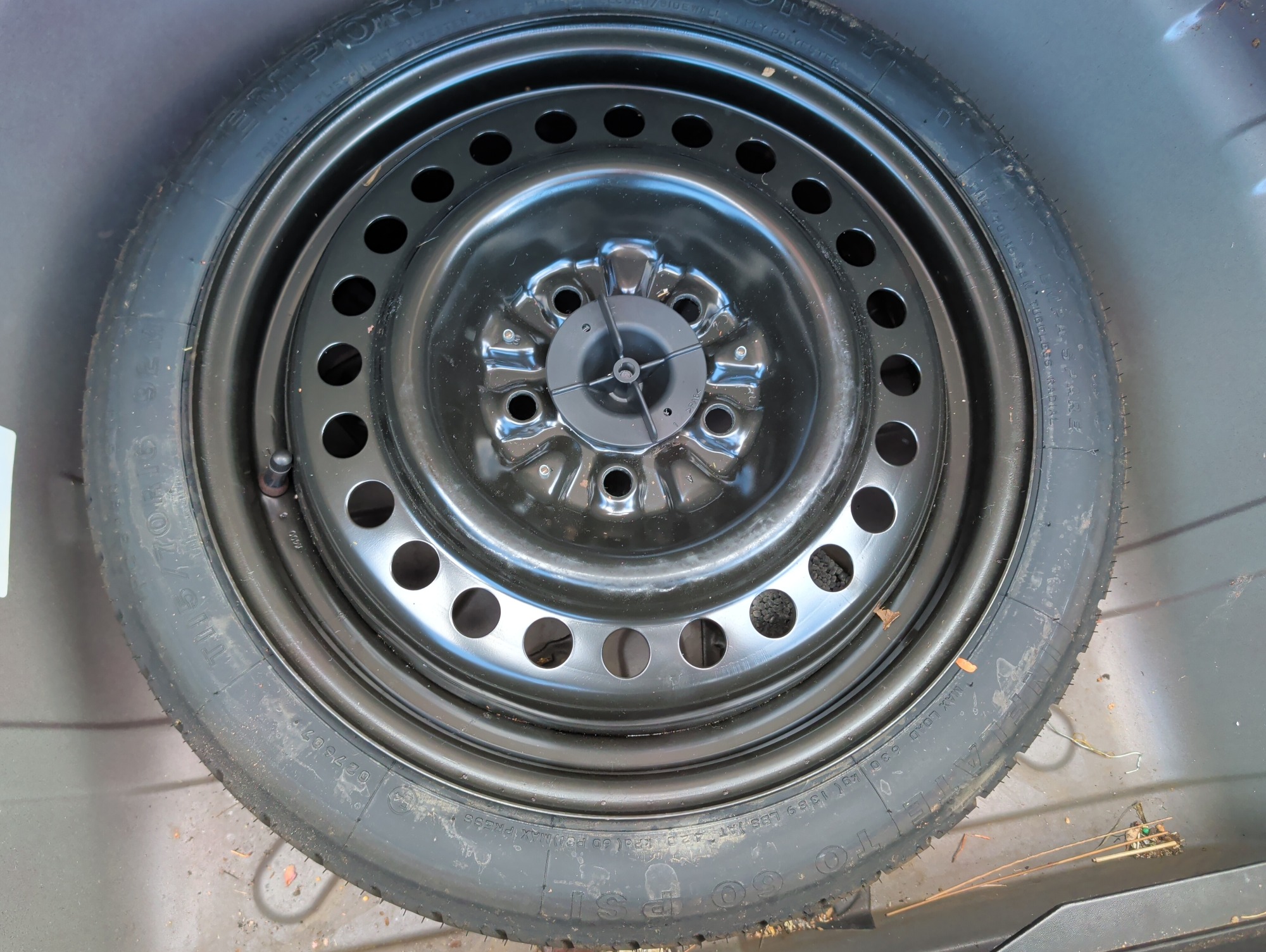 2000 saturn ls ls2 with 145375 miles for sale near Elk River, Minnesota 106652_27_spare_tire.jpg