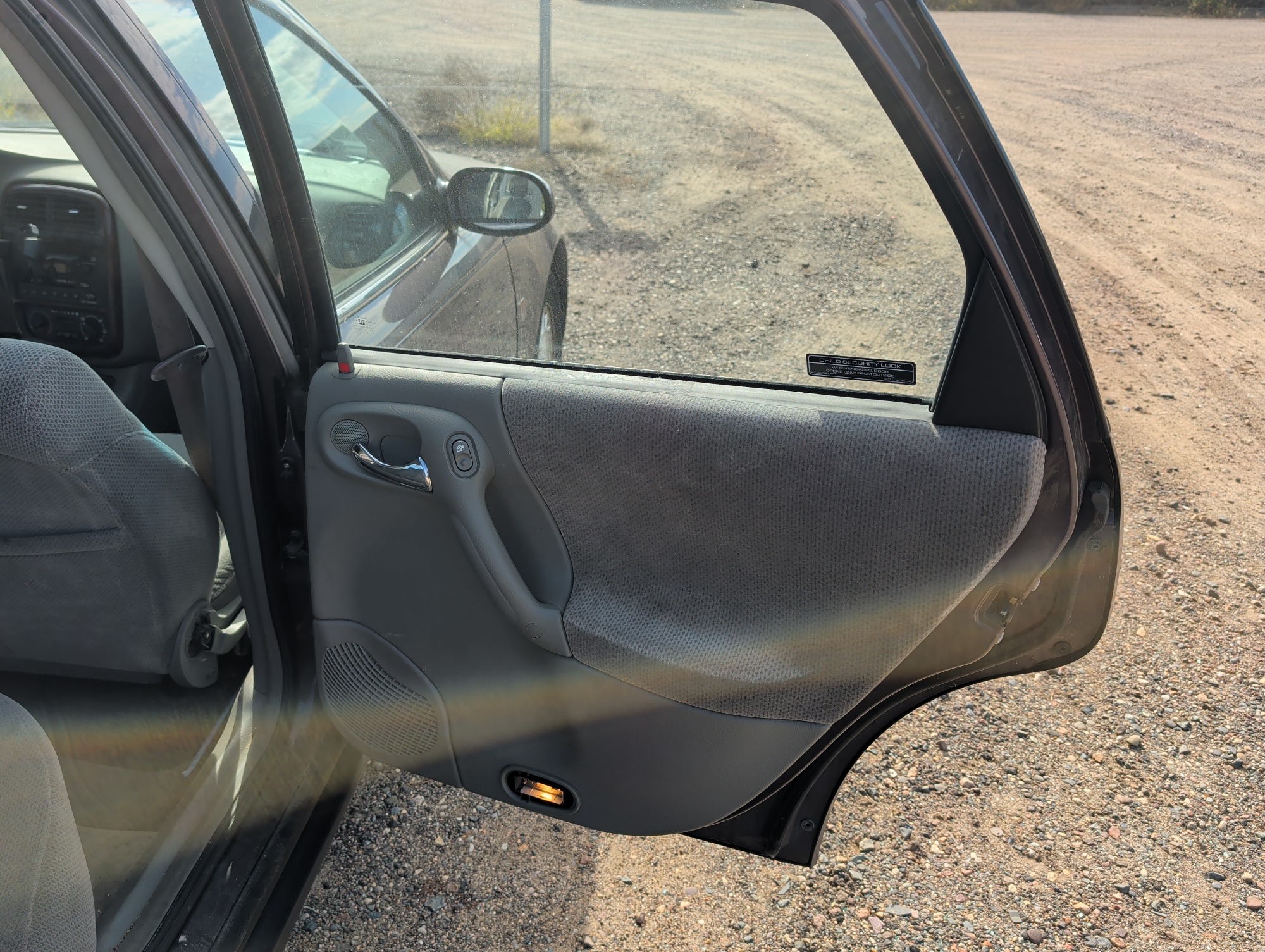 2000 saturn ls ls2 with 145375 miles for sale near Elk River, Minnesota 106652_30_pass_rear_door_panel.jpg