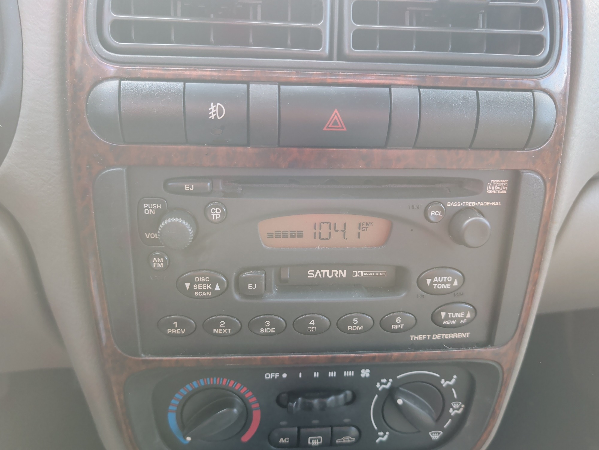 2000 saturn ls ls2 with 145375 miles for sale near Elk River, Minnesota 106652_39_radio_closeup.jpg
