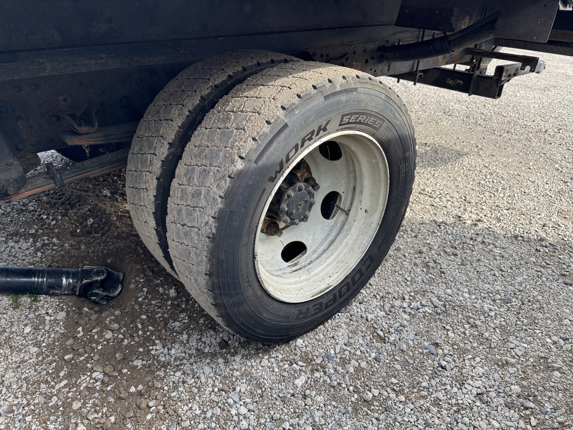 2015 isuzu nqr - with 248215 miles for sale near Elk River, Minnesota 106653_13_rear_drv_wheel.jpg