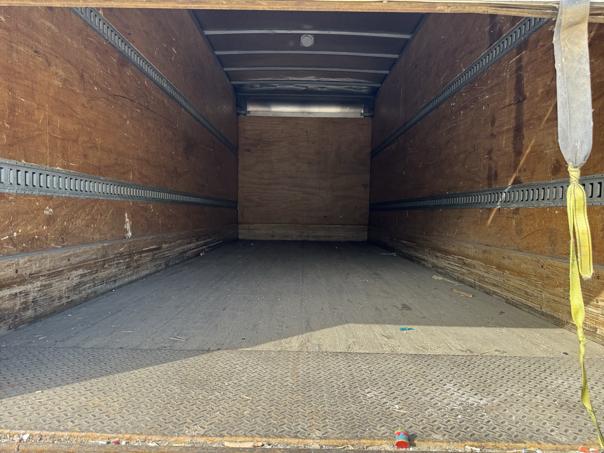 2015 isuzu nqr - with 248215 miles for sale near Elk River, Minnesota 106653_26_trunk.jpg