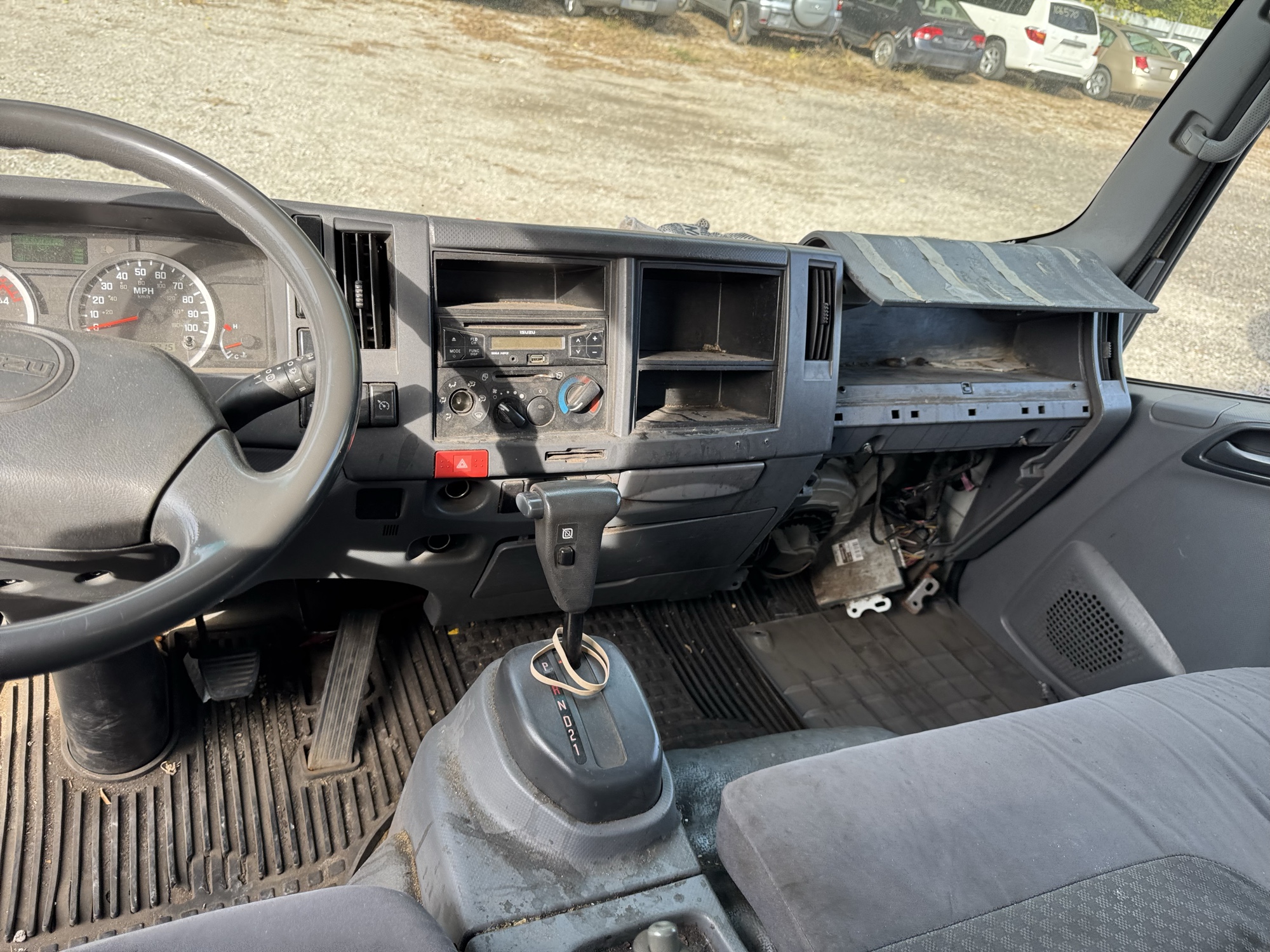 2015 isuzu nqr - with 248215 miles for sale near Elk River, Minnesota 106653_34_whole_dash.jpg