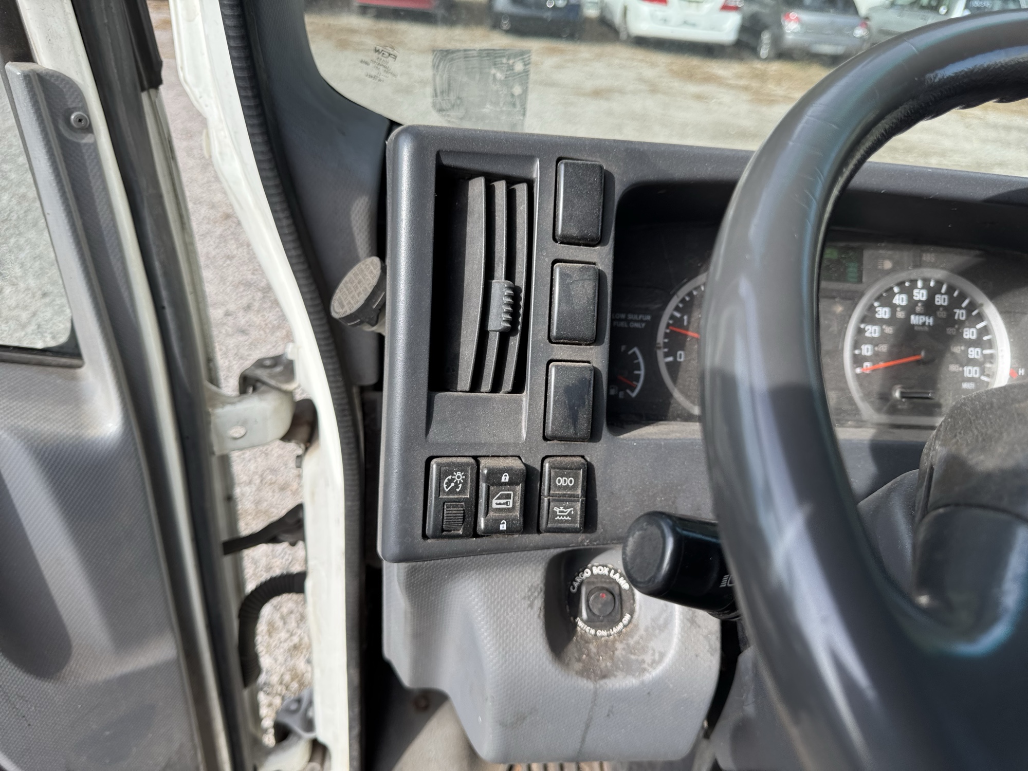 2015 isuzu nqr - with 248215 miles for sale near Elk River, Minnesota 106653_37_left_of_steering_wheel.jpg