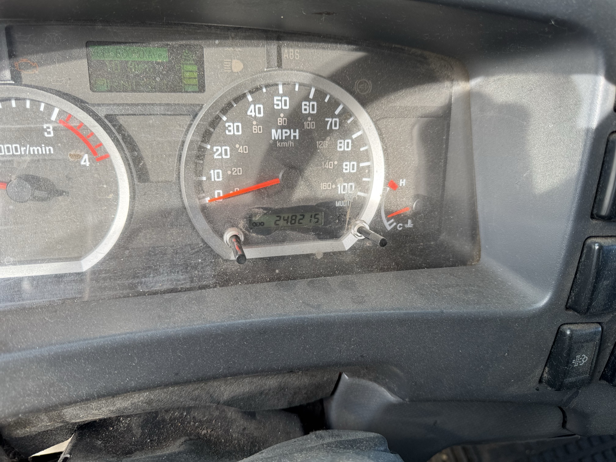 2015 isuzu nqr - with 248215 miles for sale near Elk River, Minnesota 106653_44_mileage_closeup.jpg