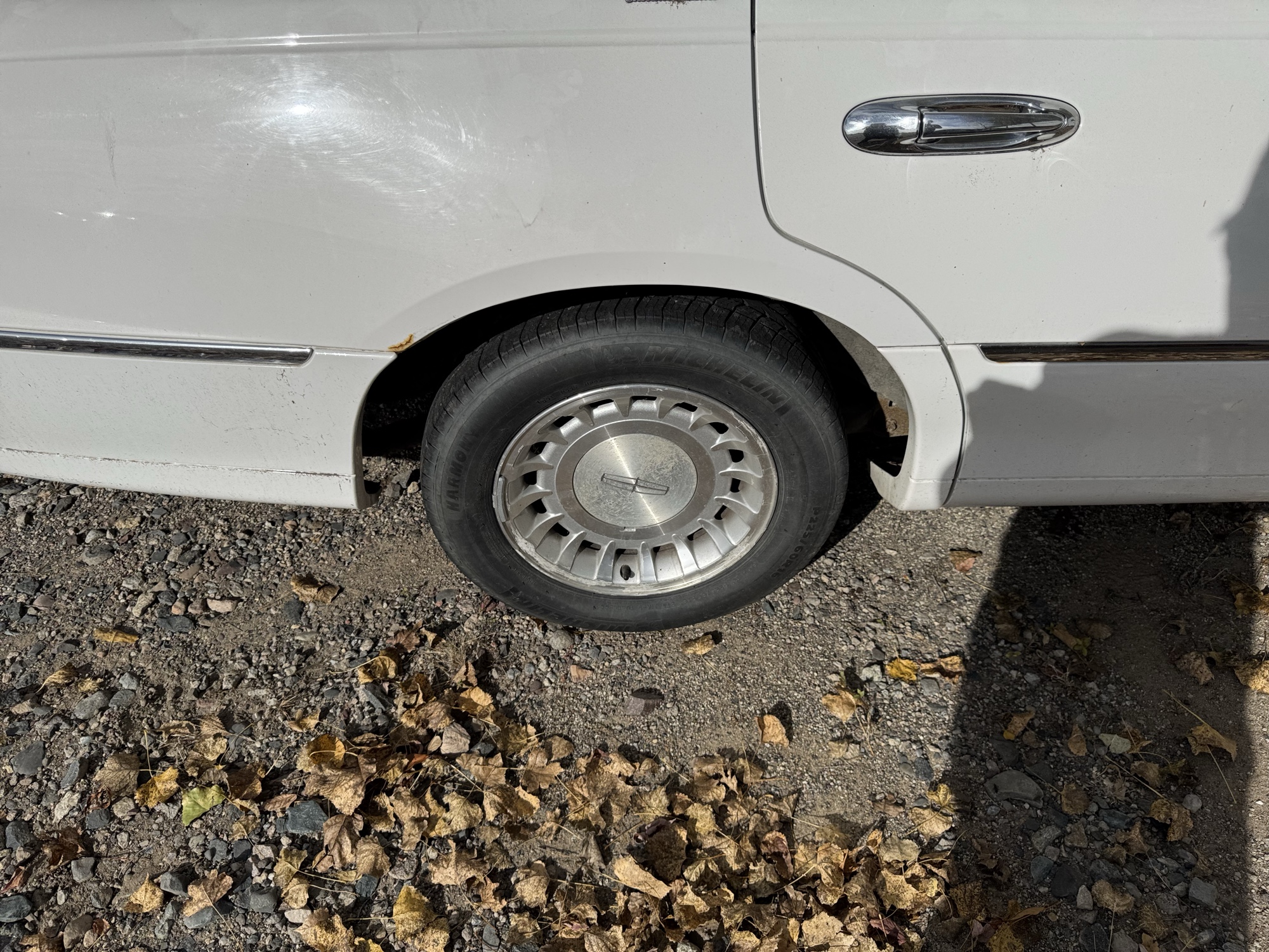 2000 lincoln town-car executive with 135548 miles for sale near Elk River, Minnesota 106654_14_rear_pass_wheel.jpg