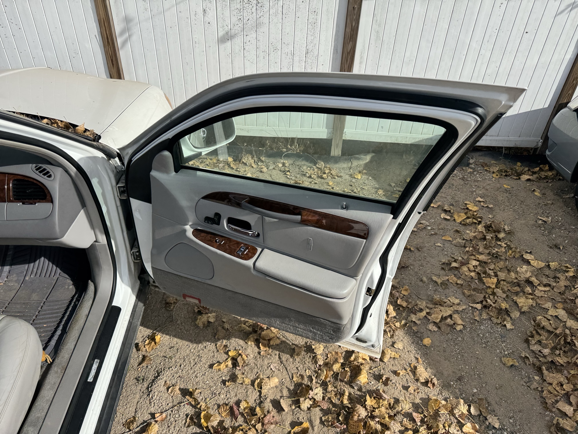 2000 lincoln town-car executive with 135548 miles for sale near Elk River, Minnesota 106654_32_passenger_door_panel.jpg