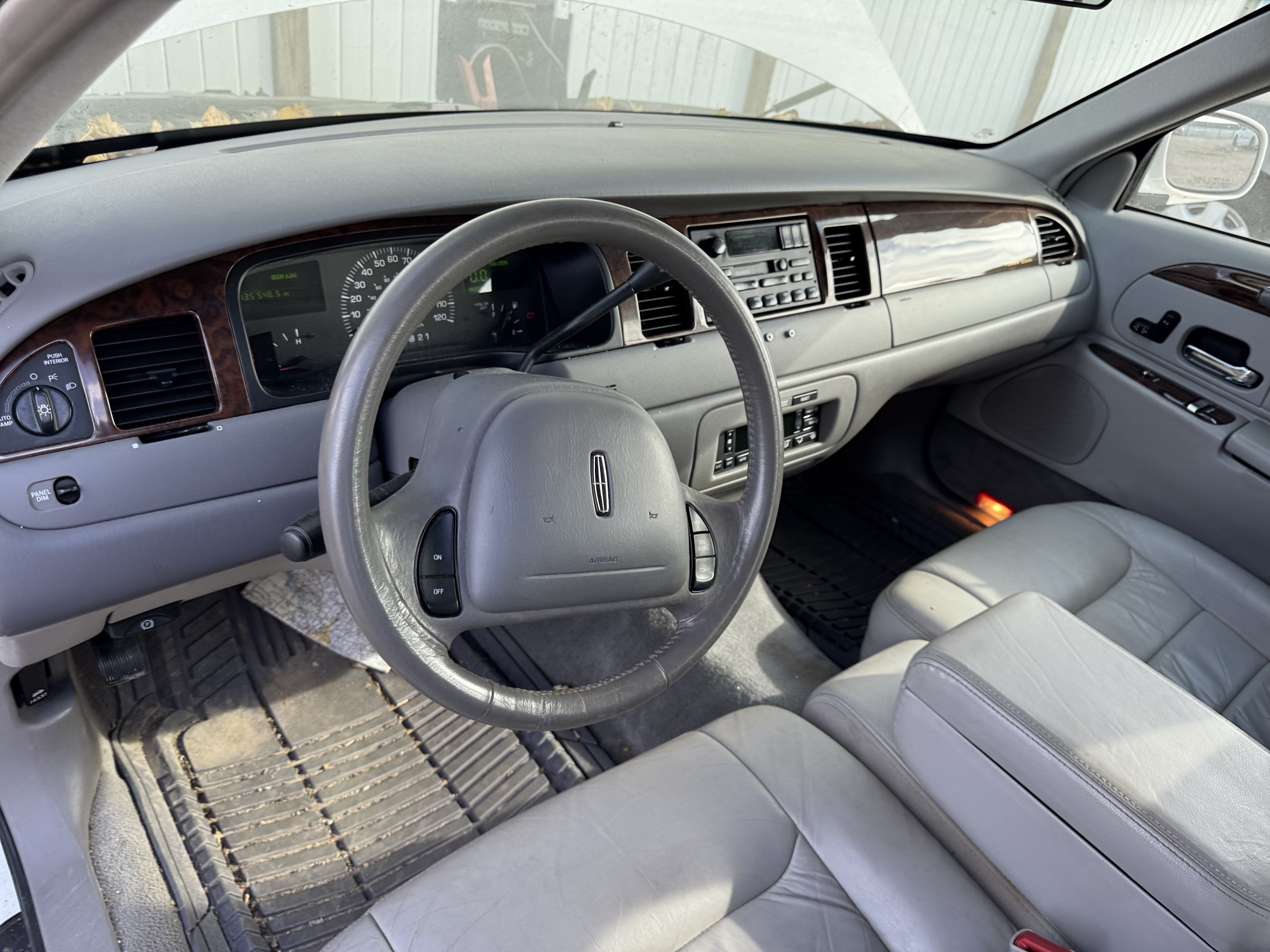 2000 lincoln town-car executive with 135548 miles for sale near Elk River, Minnesota 106654_33_dash_from_driver.jpg