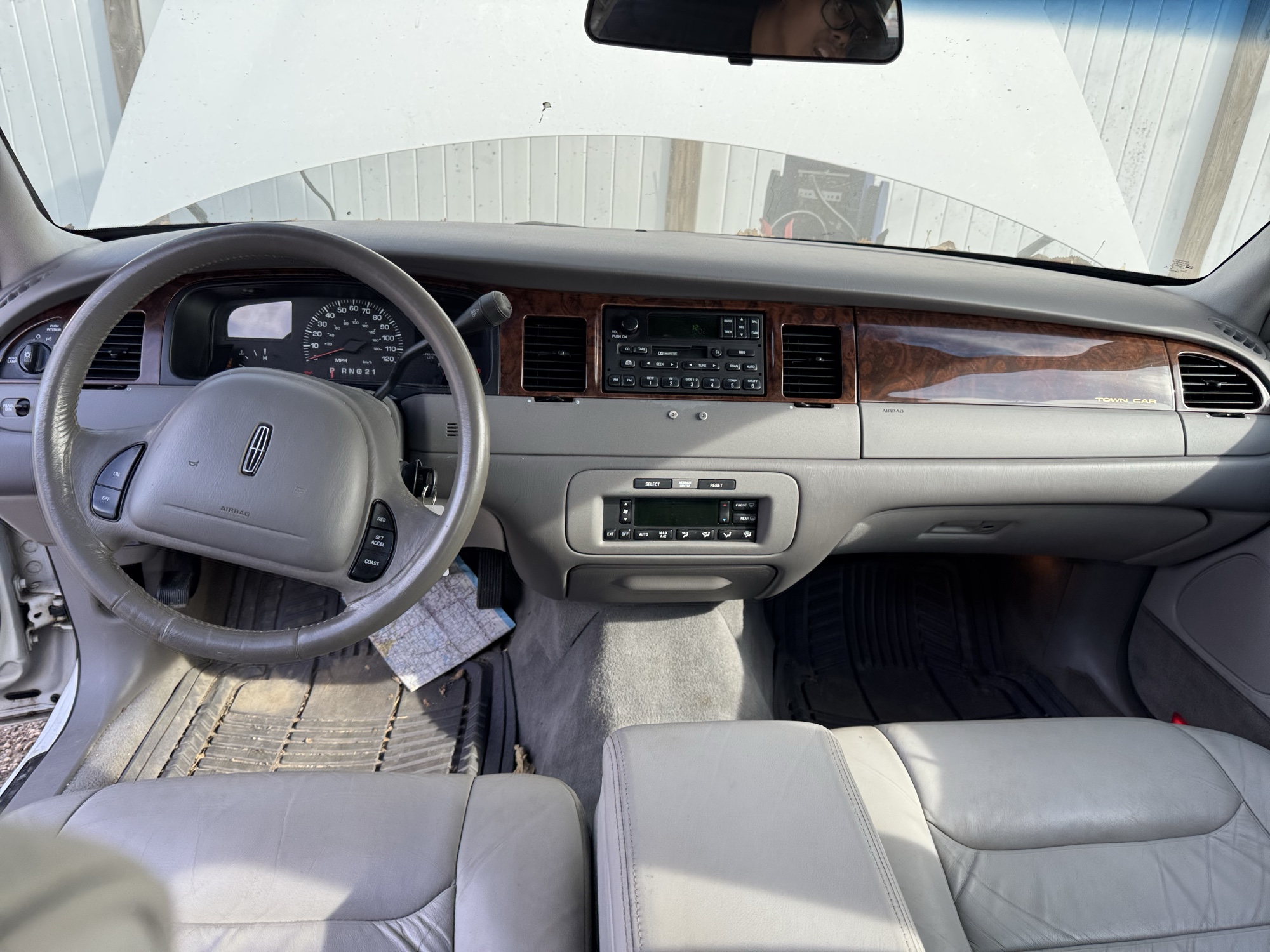 2000 lincoln town-car executive with 135548 miles for sale near Elk River, Minnesota 106654_34_whole_dash.jpg