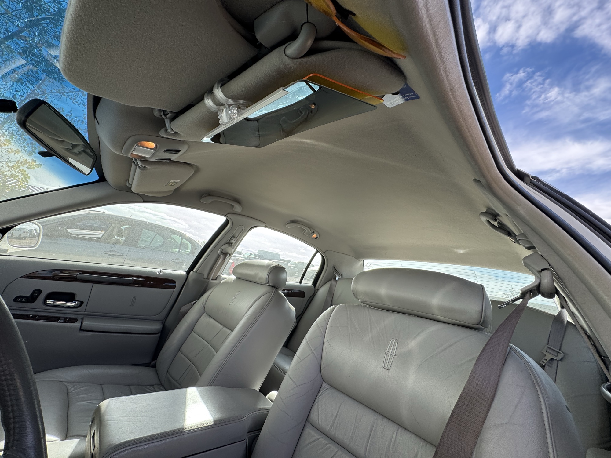 2000 lincoln town-car executive with 135548 miles for sale near Elk River, Minnesota 106654_35_headliner_sunroof.jpg