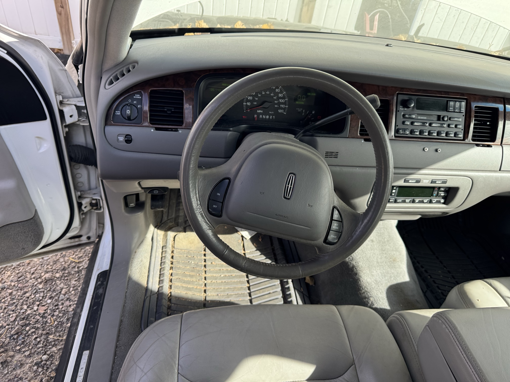 2000 lincoln town-car executive with 135548 miles for sale near Elk River, Minnesota 106654_36_steering_wheel.jpg