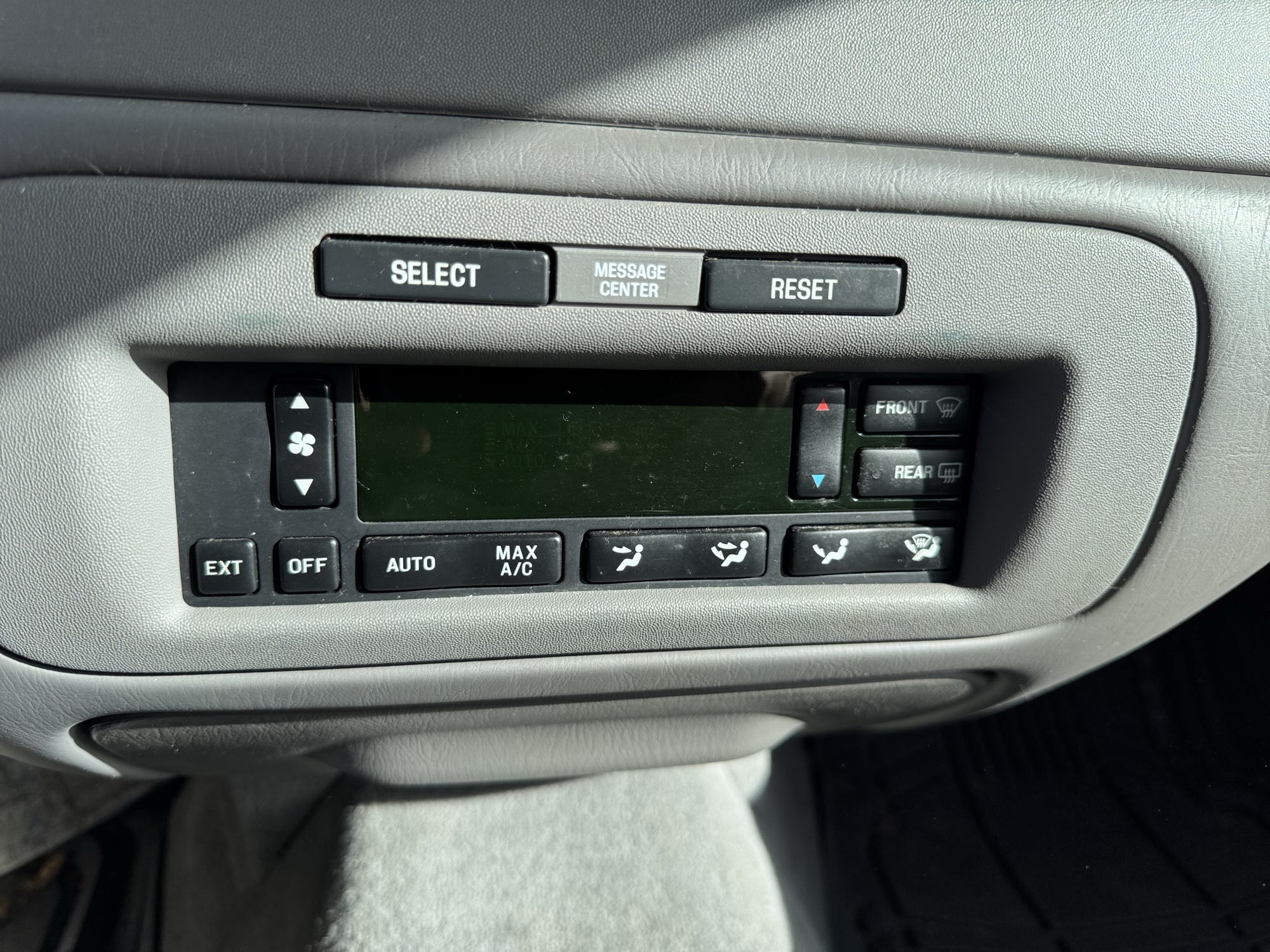 2000 lincoln town-car executive with 135548 miles for sale near Elk River, Minnesota 106654_40_climate_control.jpg