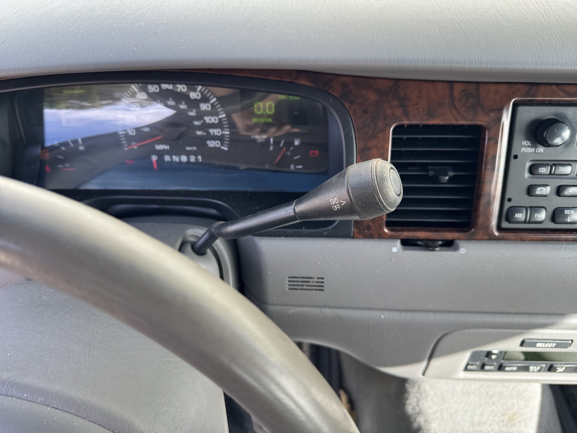 2000 lincoln town-car executive with 135548 miles for sale near Elk River, Minnesota 106654_41_shifter.jpg