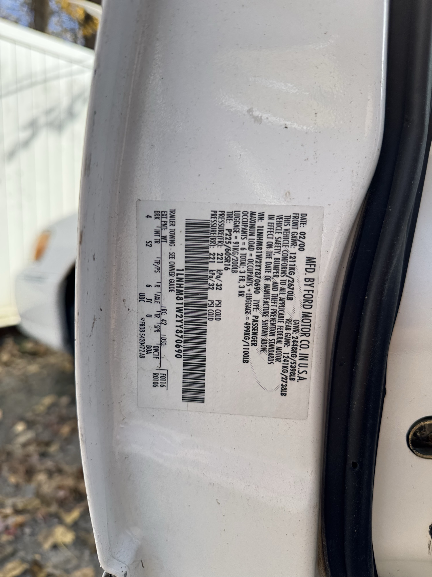 2000 lincoln town-car executive with 135548 miles for sale near Elk River, Minnesota 106654_47_door_vin_sticker.jpg