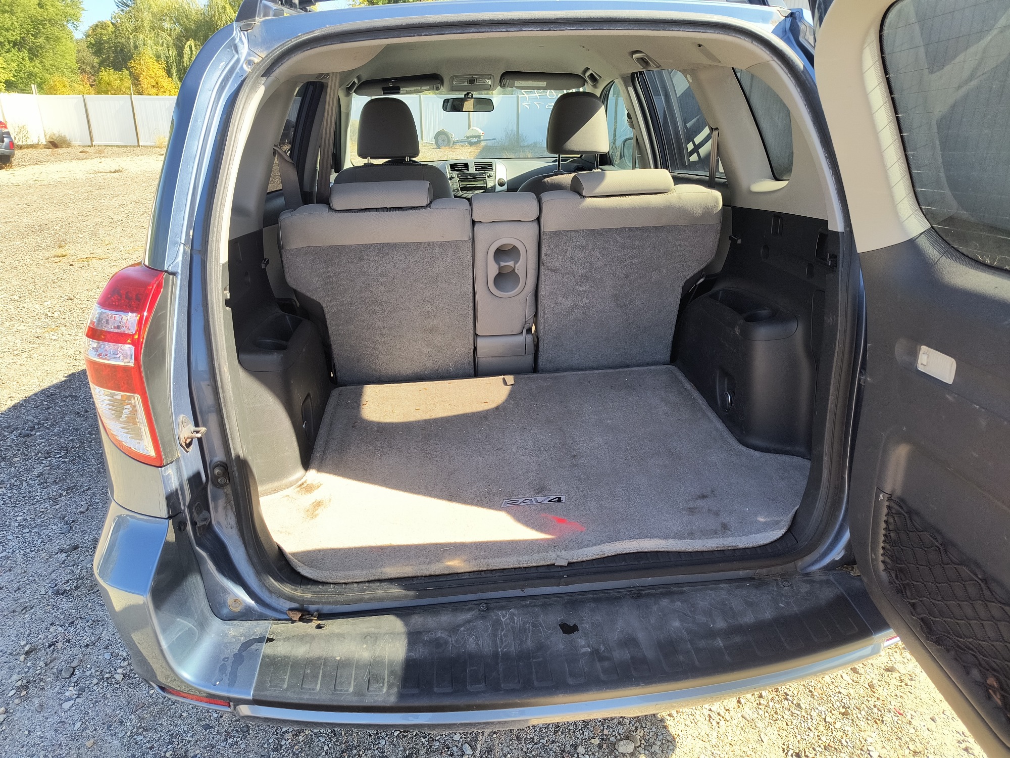 2010 toyota rav4 base-i4-4wd with 209322 miles for sale near Elk River, Minnesota 106656_26_trunk.jpg