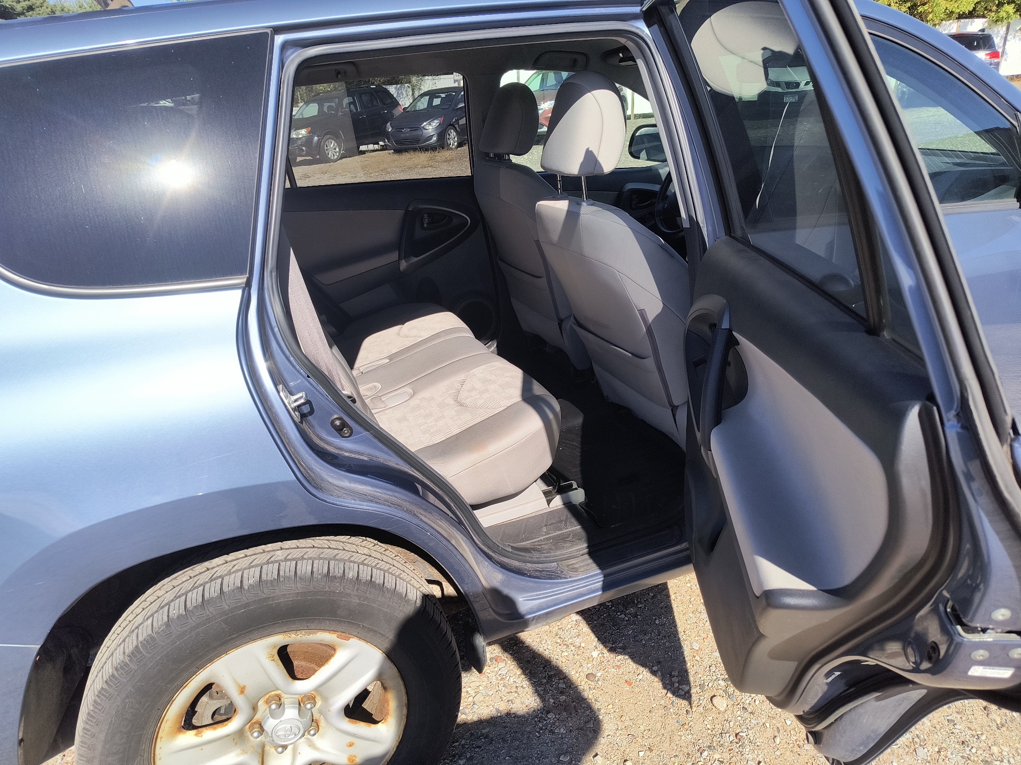 2010 toyota rav4 base-i4-4wd with 209322 miles for sale near Elk River, Minnesota 106656_28_pass_rear_seat.jpg