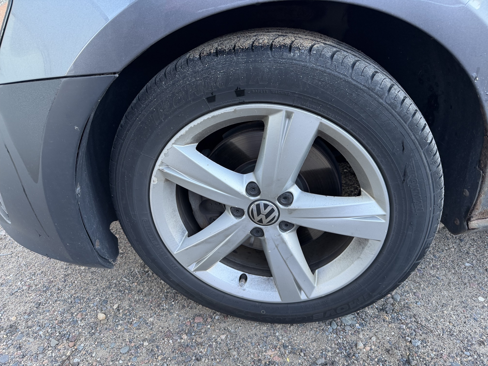 2012 volkswagen passat 2.5l-se-mt with 176667 miles for sale near Elk River, Minnesota 106657_12_drv_front_wheel.jpg