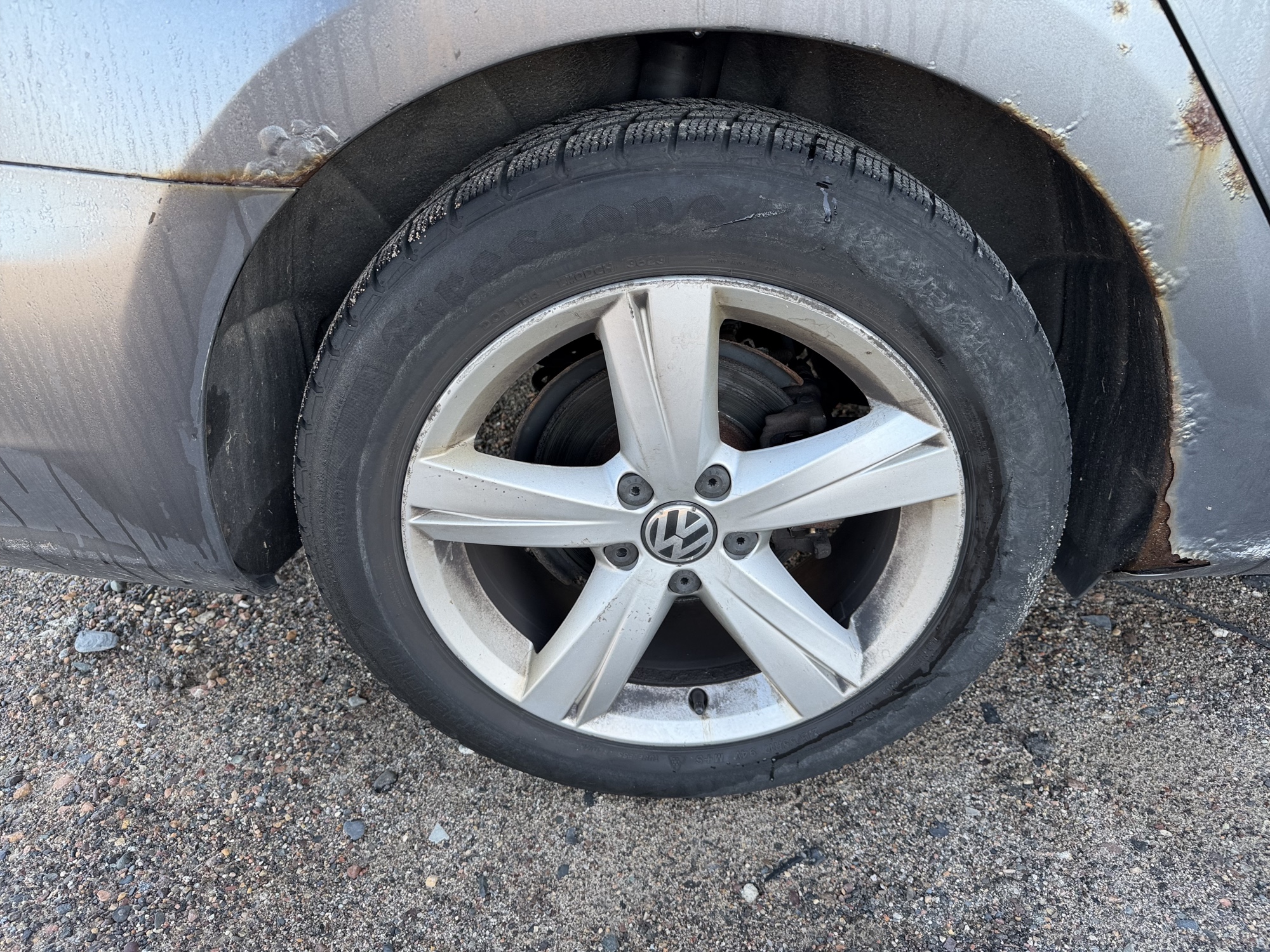 2012 volkswagen passat 2.5l-se-mt with 176667 miles for sale near Elk River, Minnesota 106657_14_rear_pass_wheel.jpg