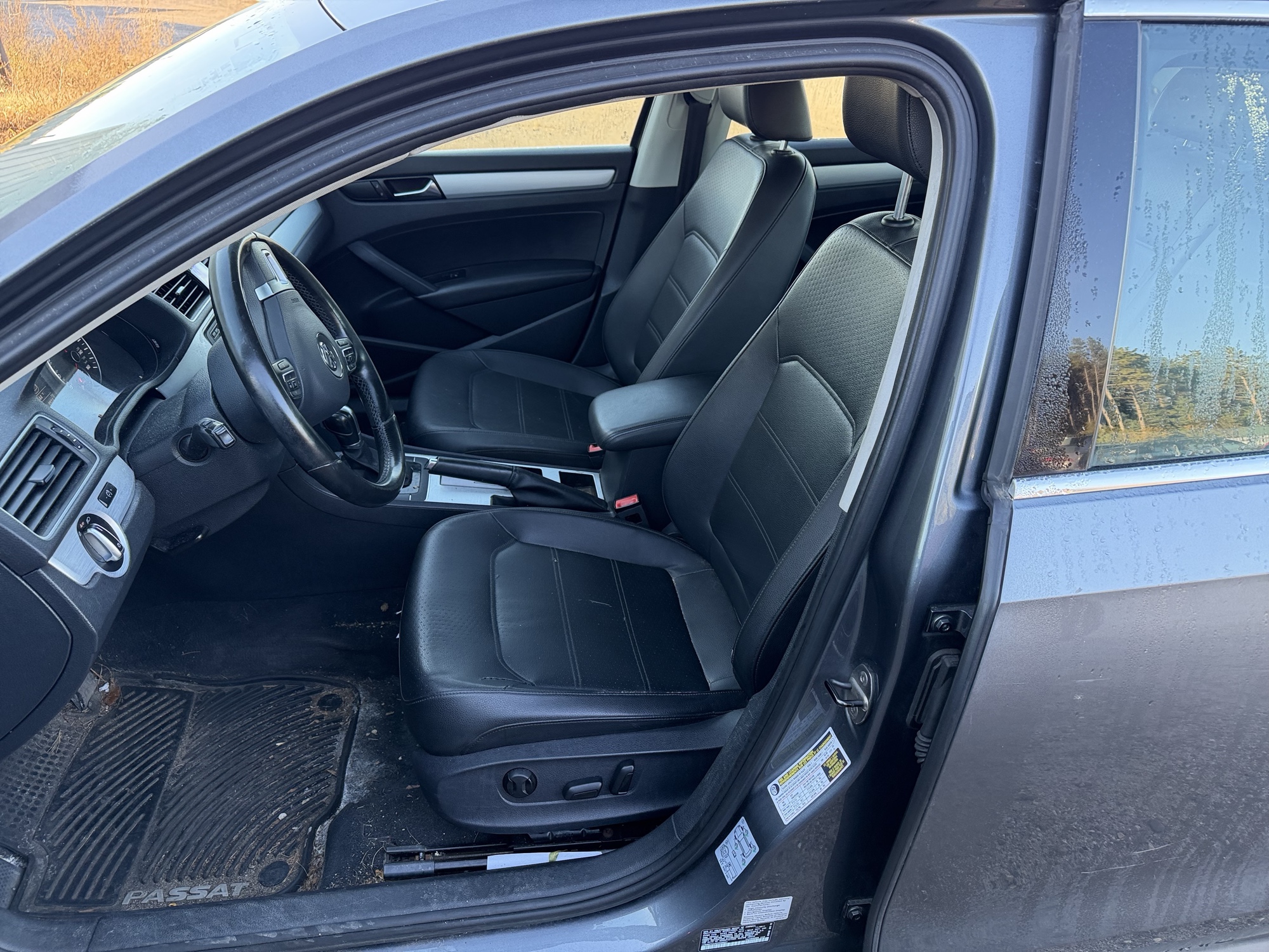2012 volkswagen passat 2.5l-se-mt with 176667 miles for sale near Elk River, Minnesota 106657_22_driver_seat.jpg
