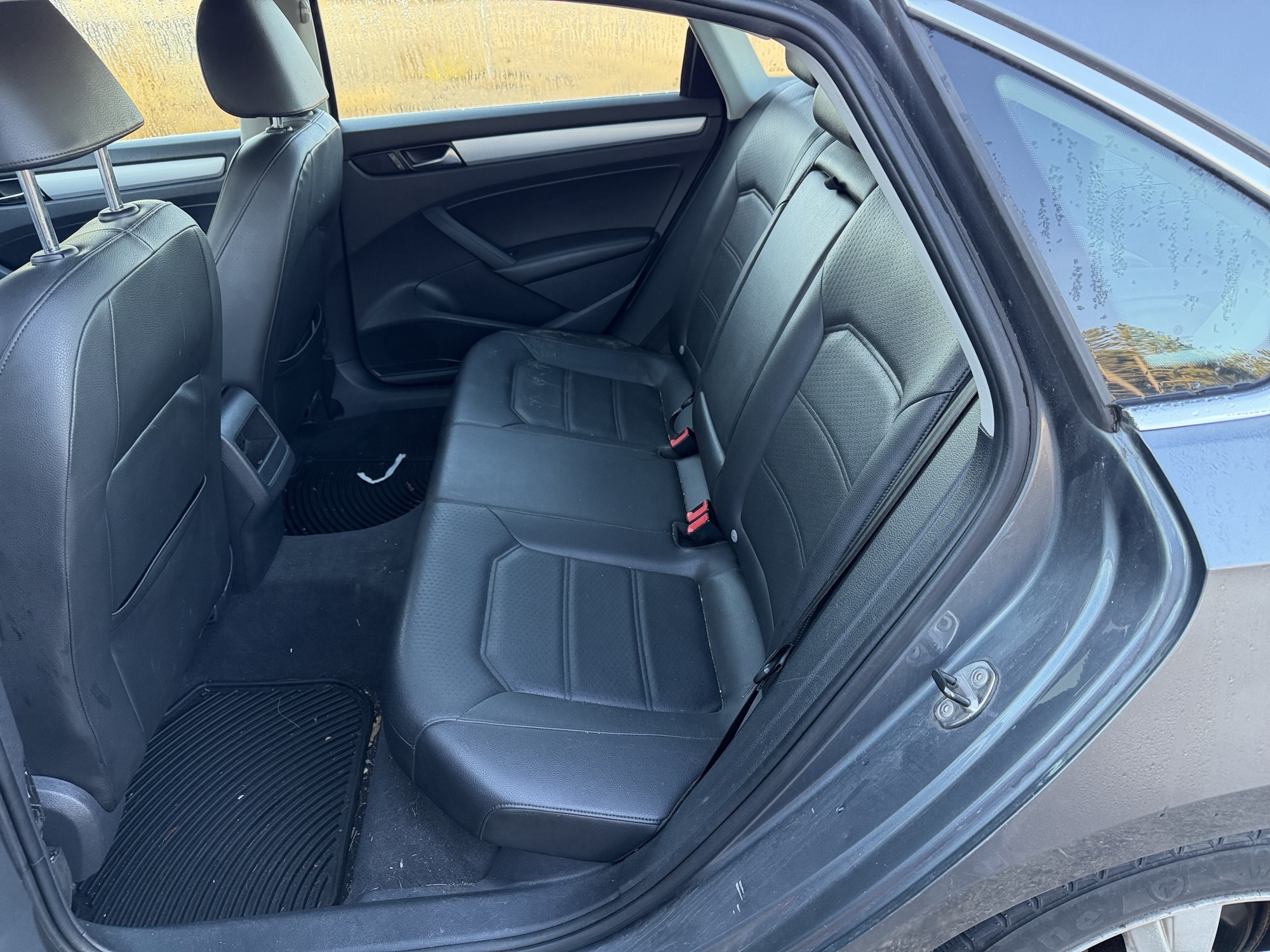 2012 volkswagen passat 2.5l-se-mt with 176667 miles for sale near Elk River, Minnesota 106657_24_drv_rear_seat.jpg