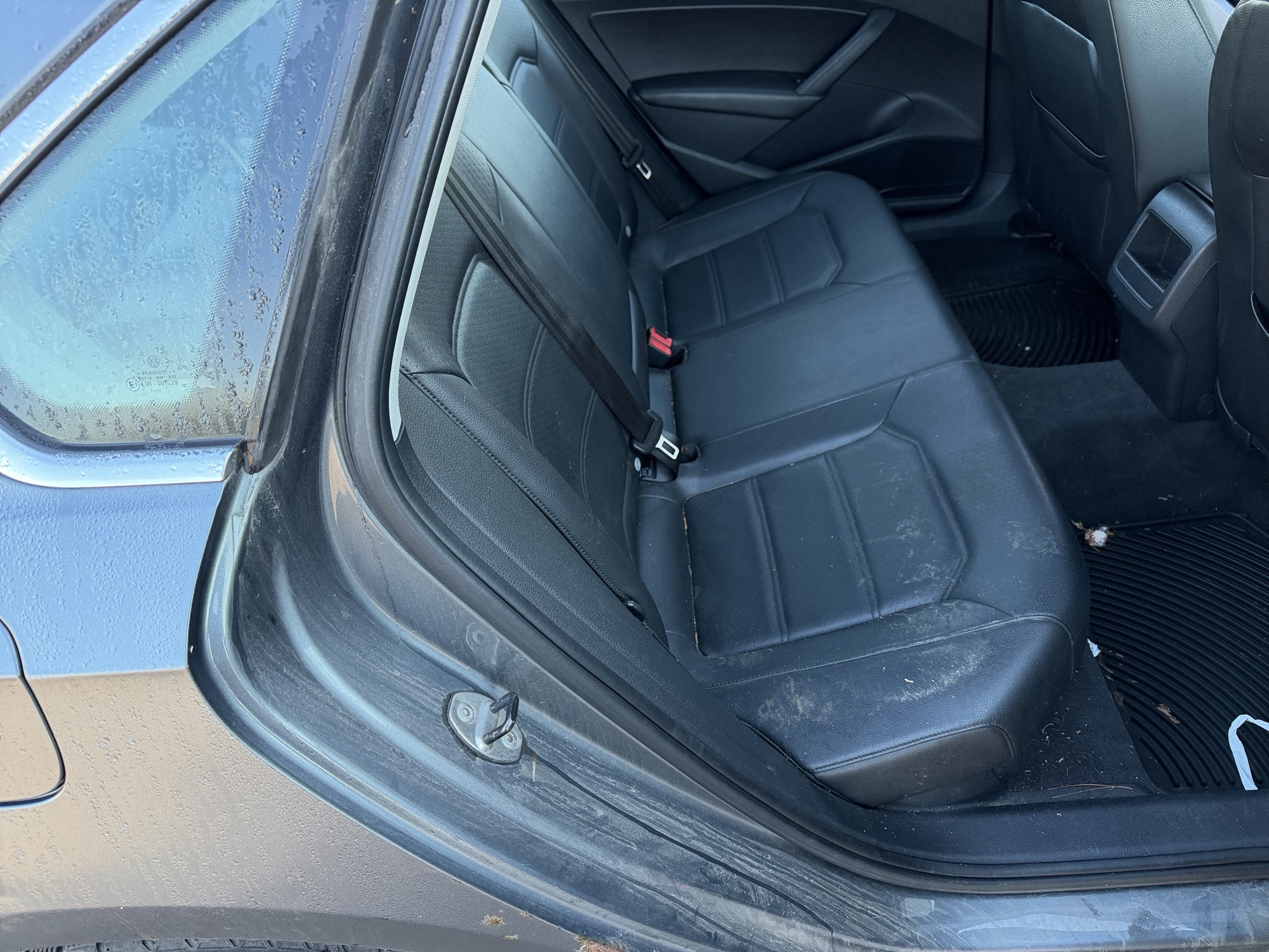 2012 volkswagen passat 2.5l-se-mt with 176667 miles for sale near Elk River, Minnesota 106657_28_pass_rear_seat.jpg