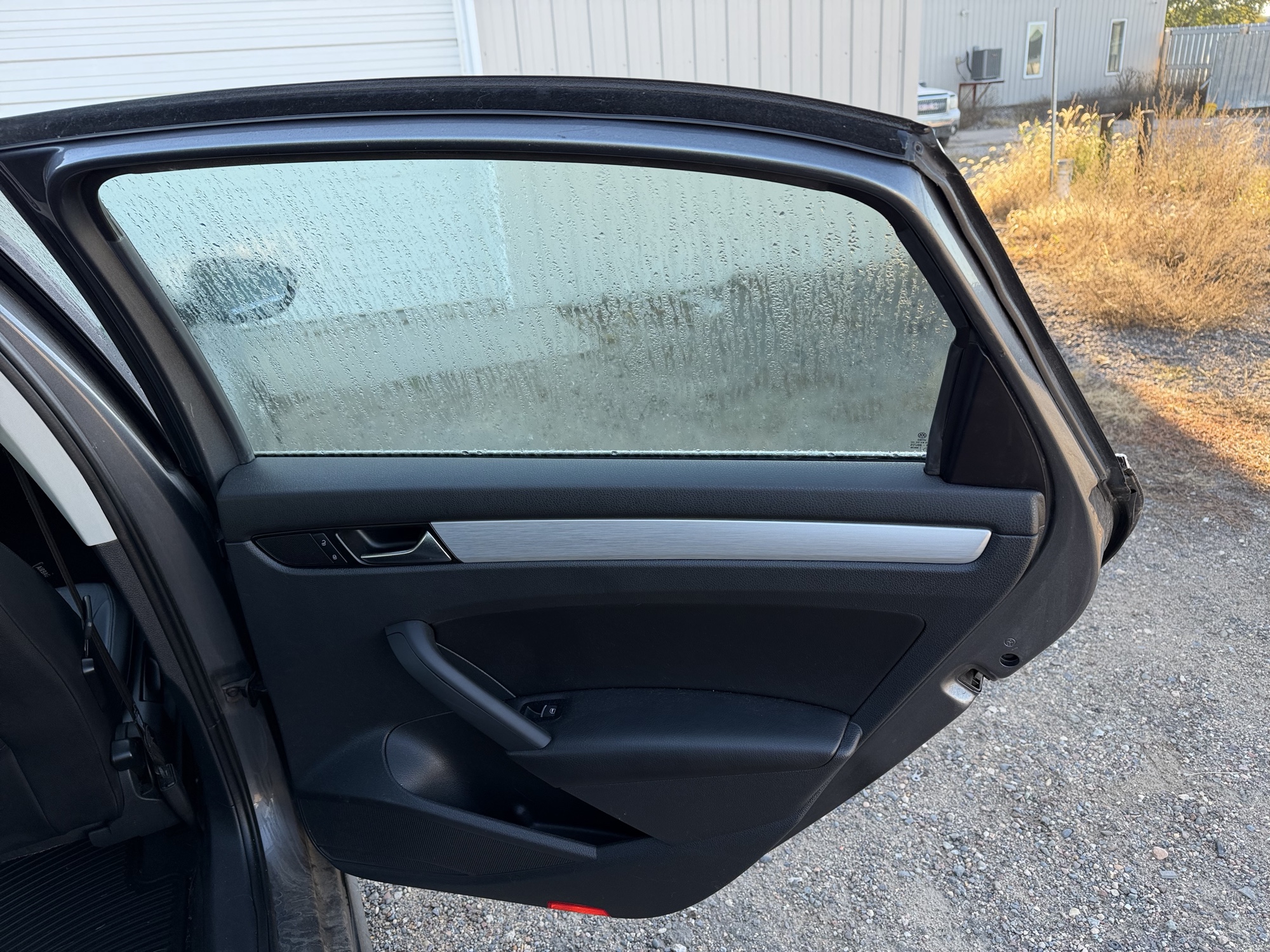 2012 volkswagen passat 2.5l-se-mt with 176667 miles for sale near Elk River, Minnesota 106657_30_pass_rear_door_panel.jpg