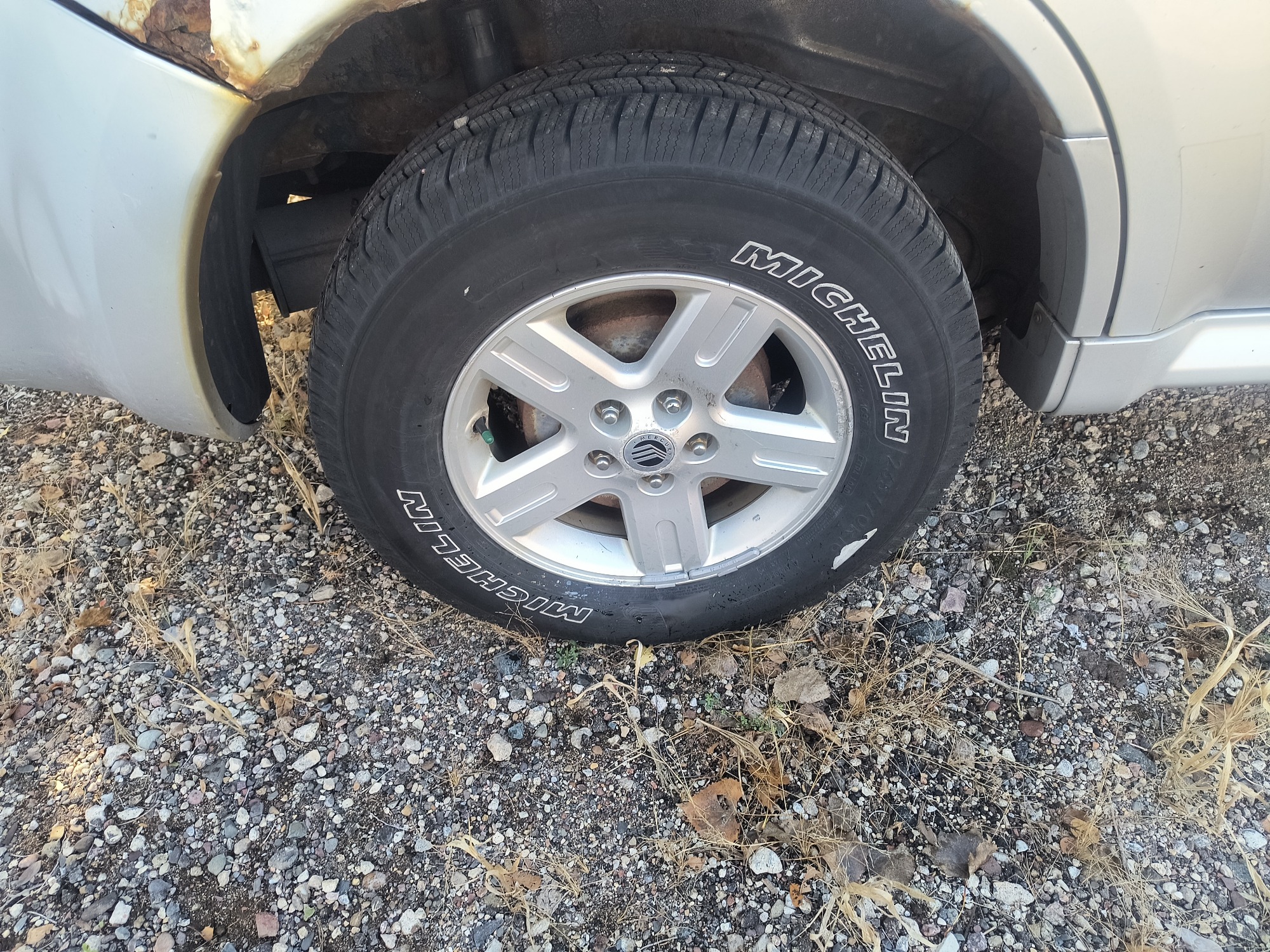 2009 mercury mariner-hybrid 4wd with 333358 miles for sale near Elk River, Minnesota 106658_14_rear_pass_wheel.jpg