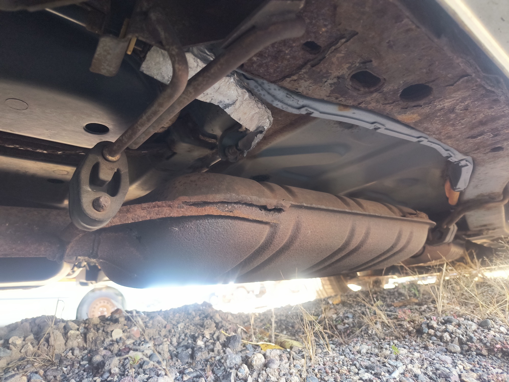 2009 mercury mariner-hybrid 4wd with 333358 miles for sale near Elk River, Minnesota 106658_20_undercar_rear_pass.jpg