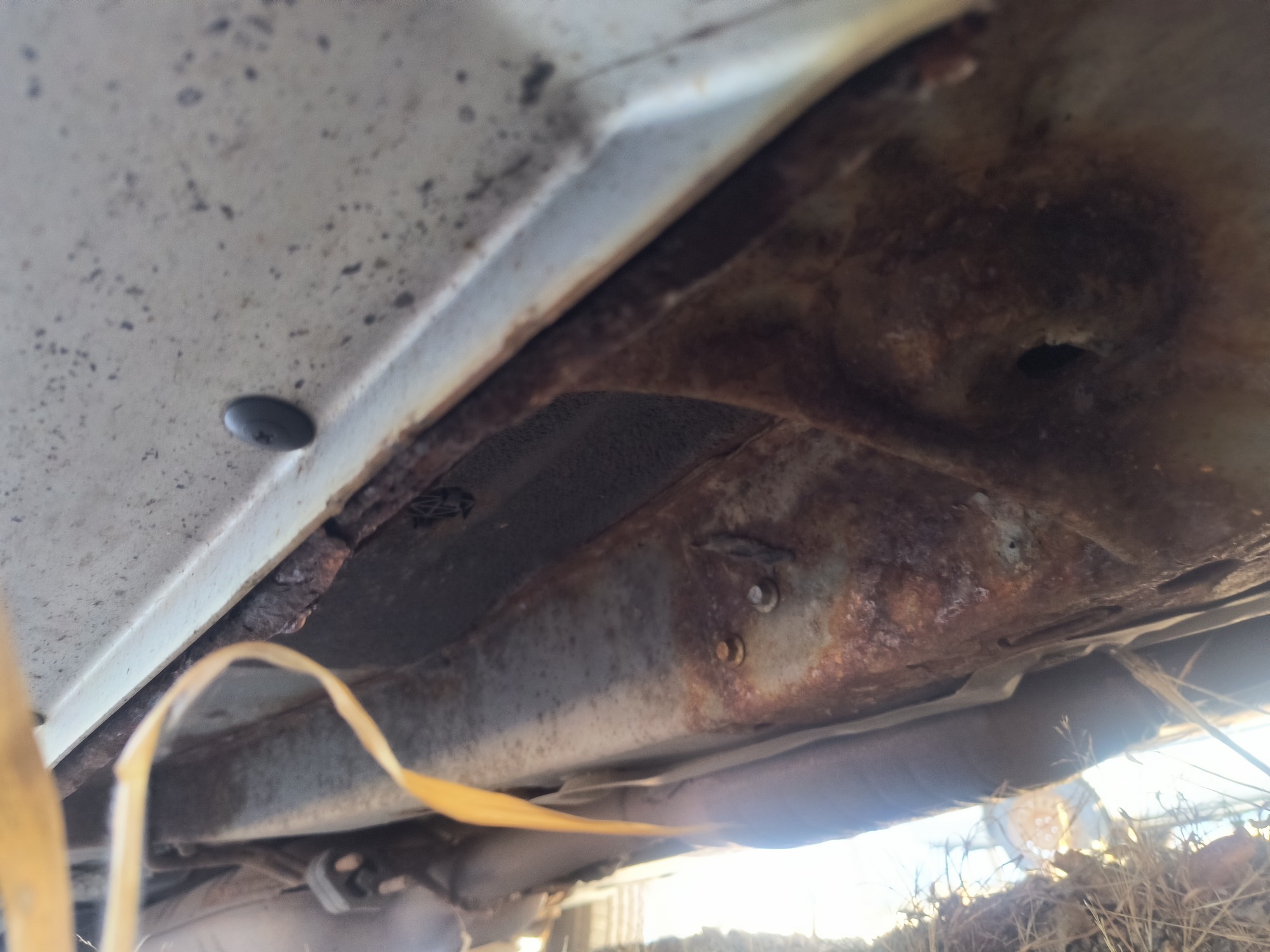 2009 mercury mariner-hybrid 4wd with 333358 miles for sale near Elk River, Minnesota 106658_21_undercar_pass_side.jpg