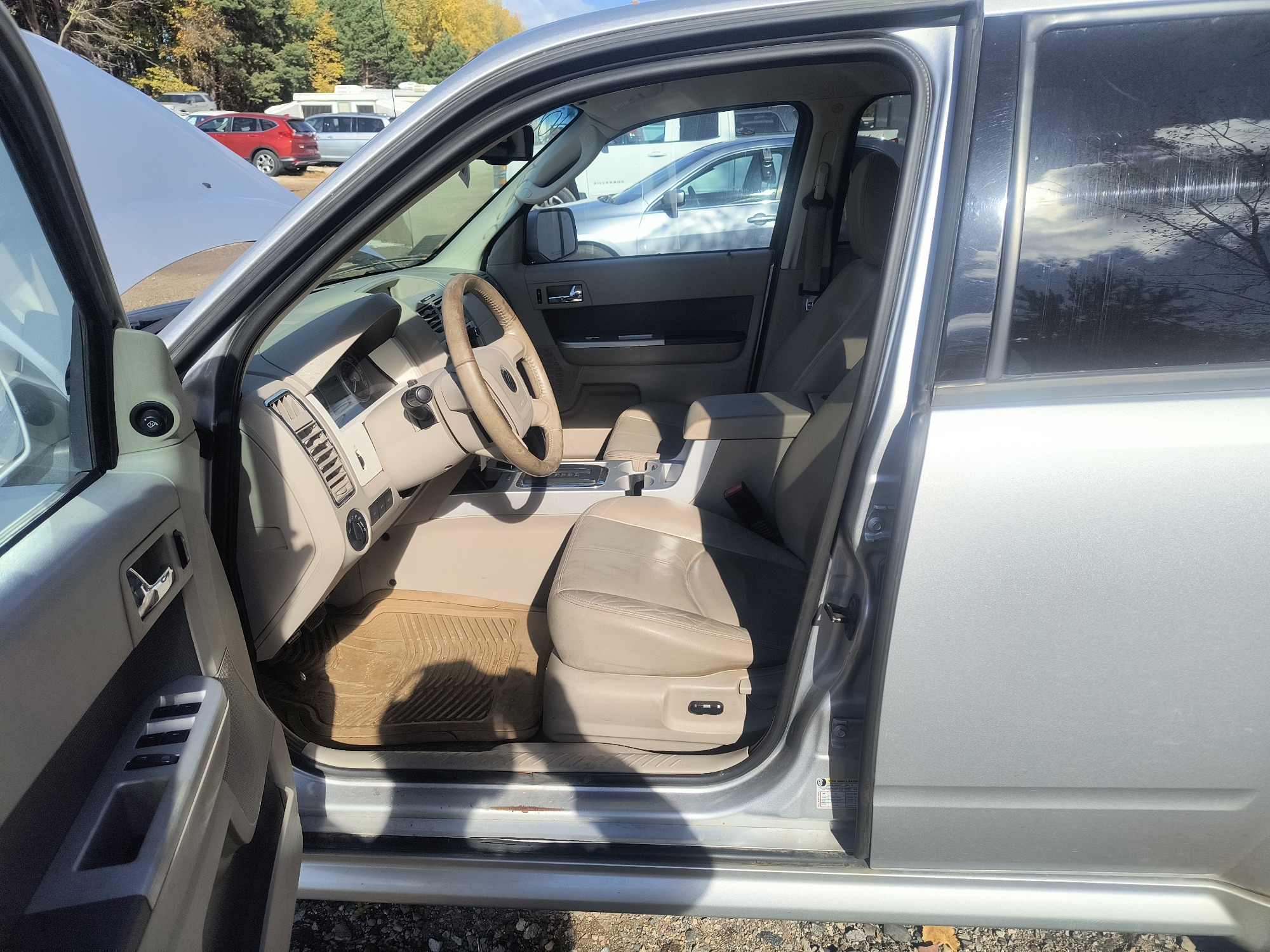 2009 mercury mariner-hybrid 4wd with 333358 miles for sale near Elk River, Minnesota 106658_22_driver_seat.jpg